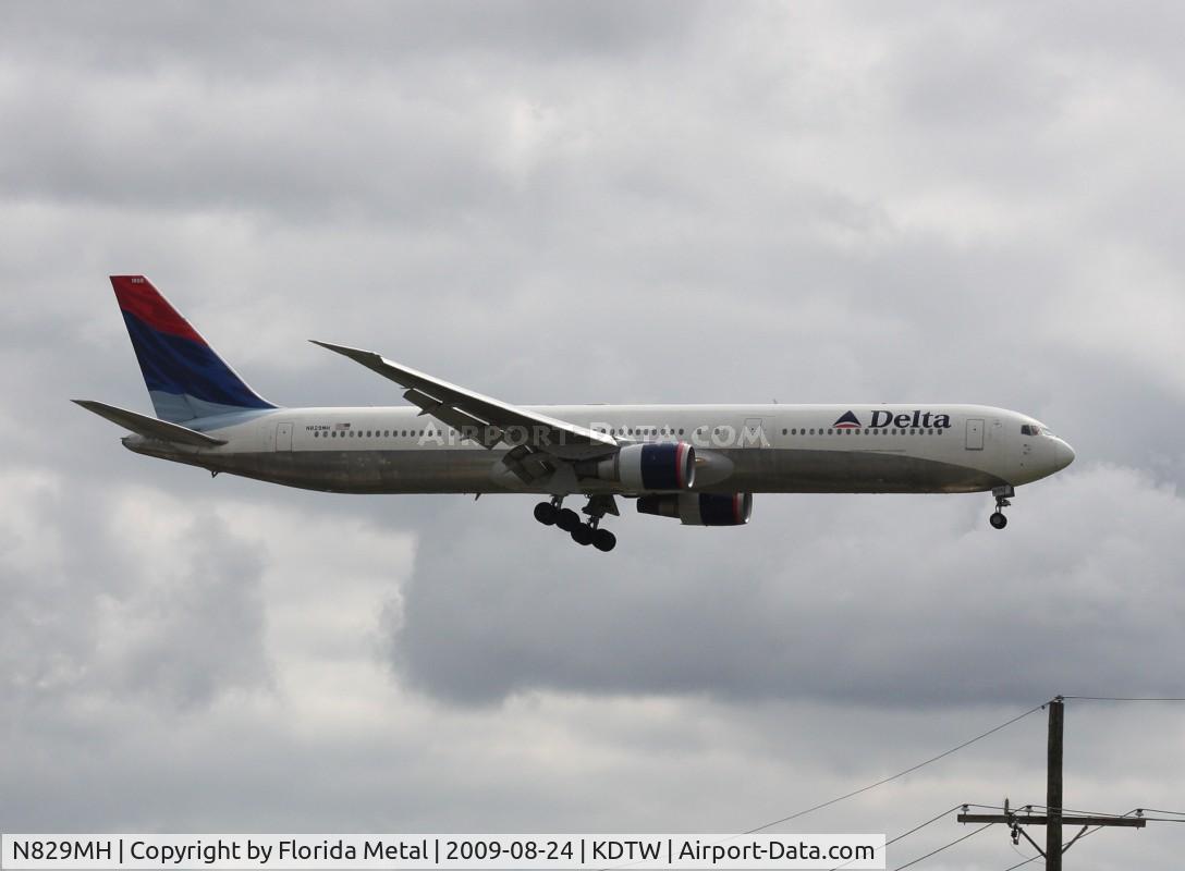 N829MH, 2000 Boeing 767-432/ER C/N 29700, DTW spotting 2009