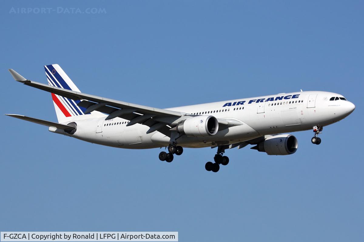 F-GZCA, 2001 Airbus A330-203 C/N 422, at cdg