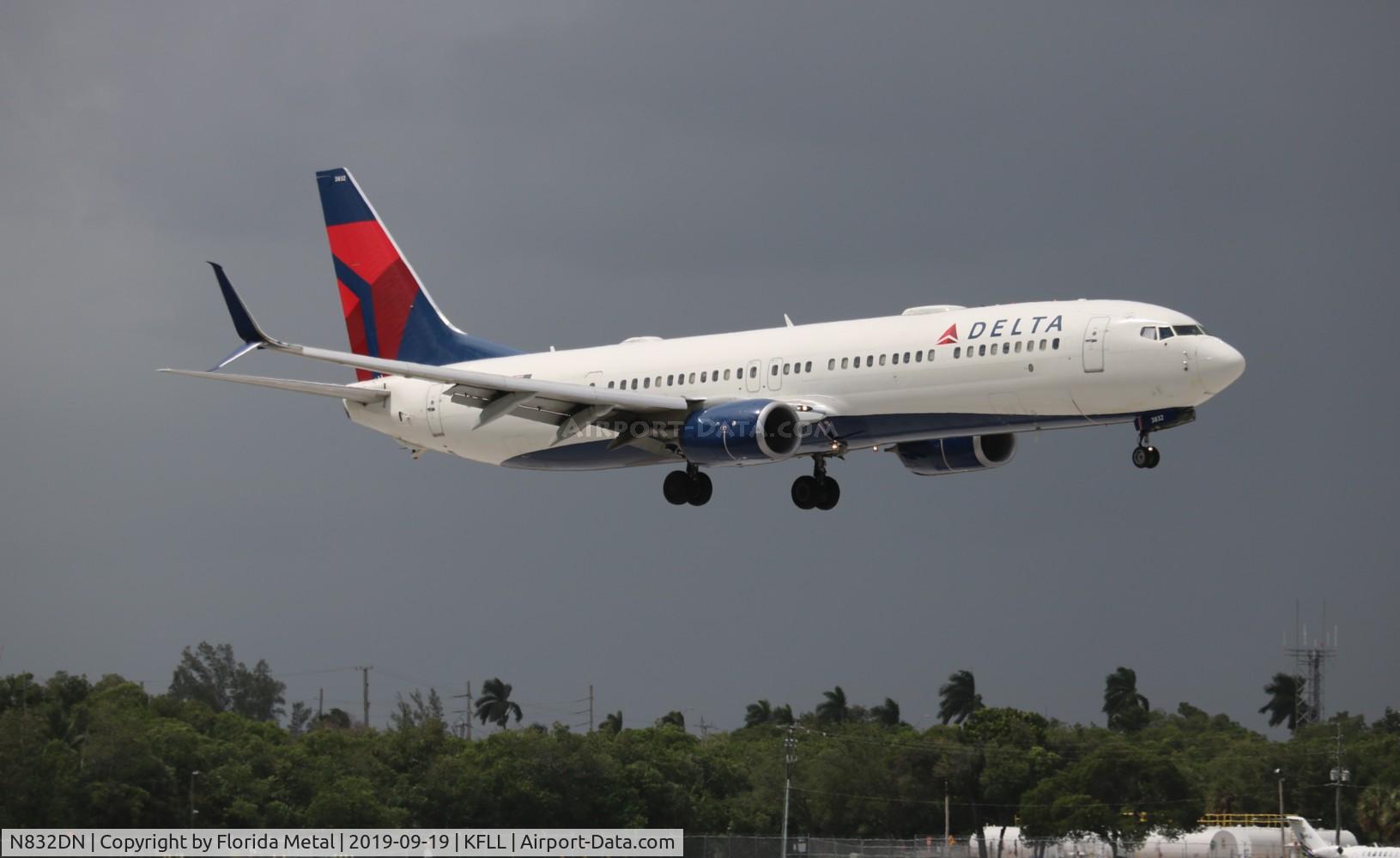 N832DN, 2015 Boeing 737-932/ER C/N 31943, FLL spotting 2019