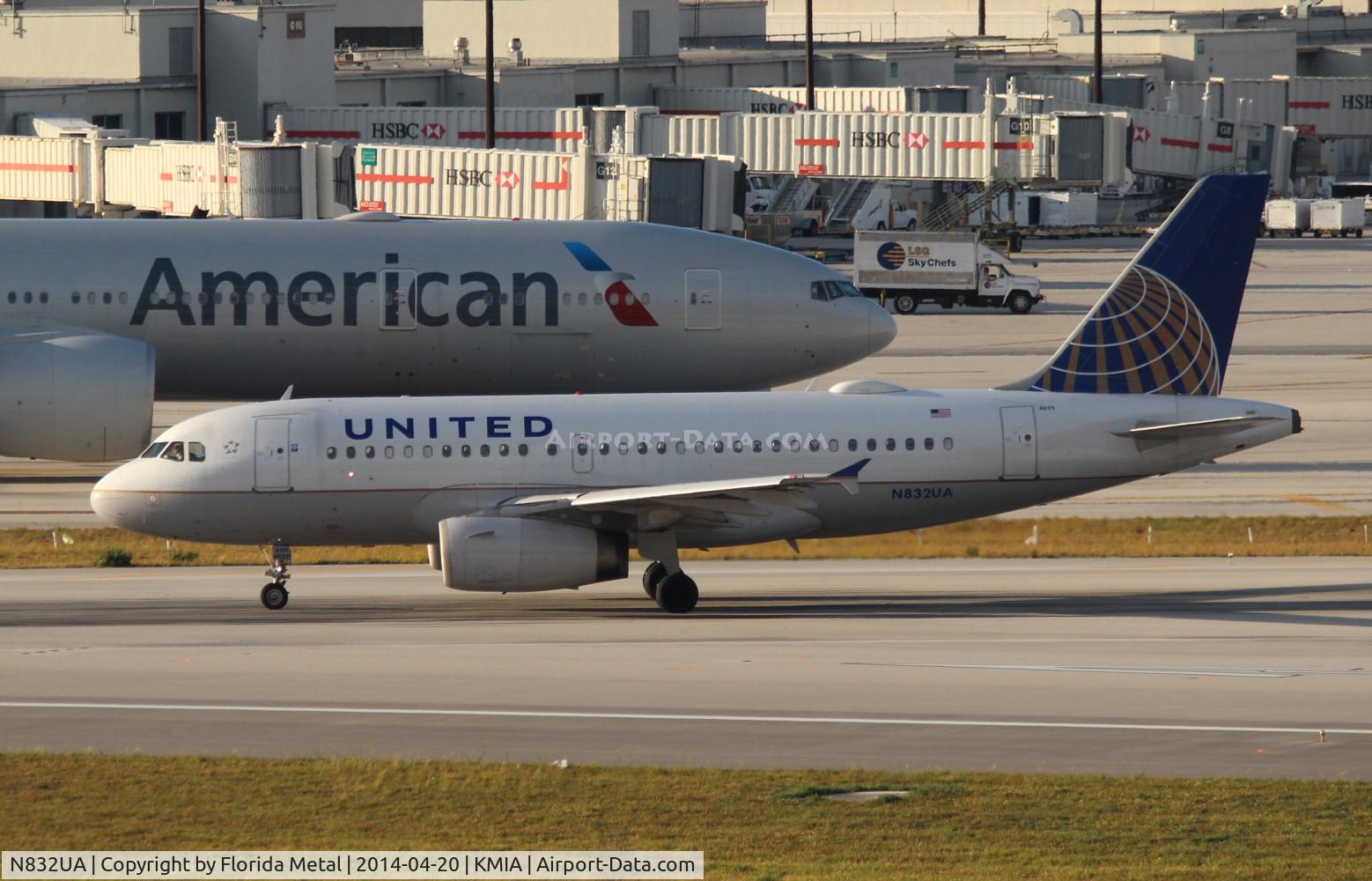 N832UA, 2000 Airbus A319-131 C/N 1321, MIA spotting 2014