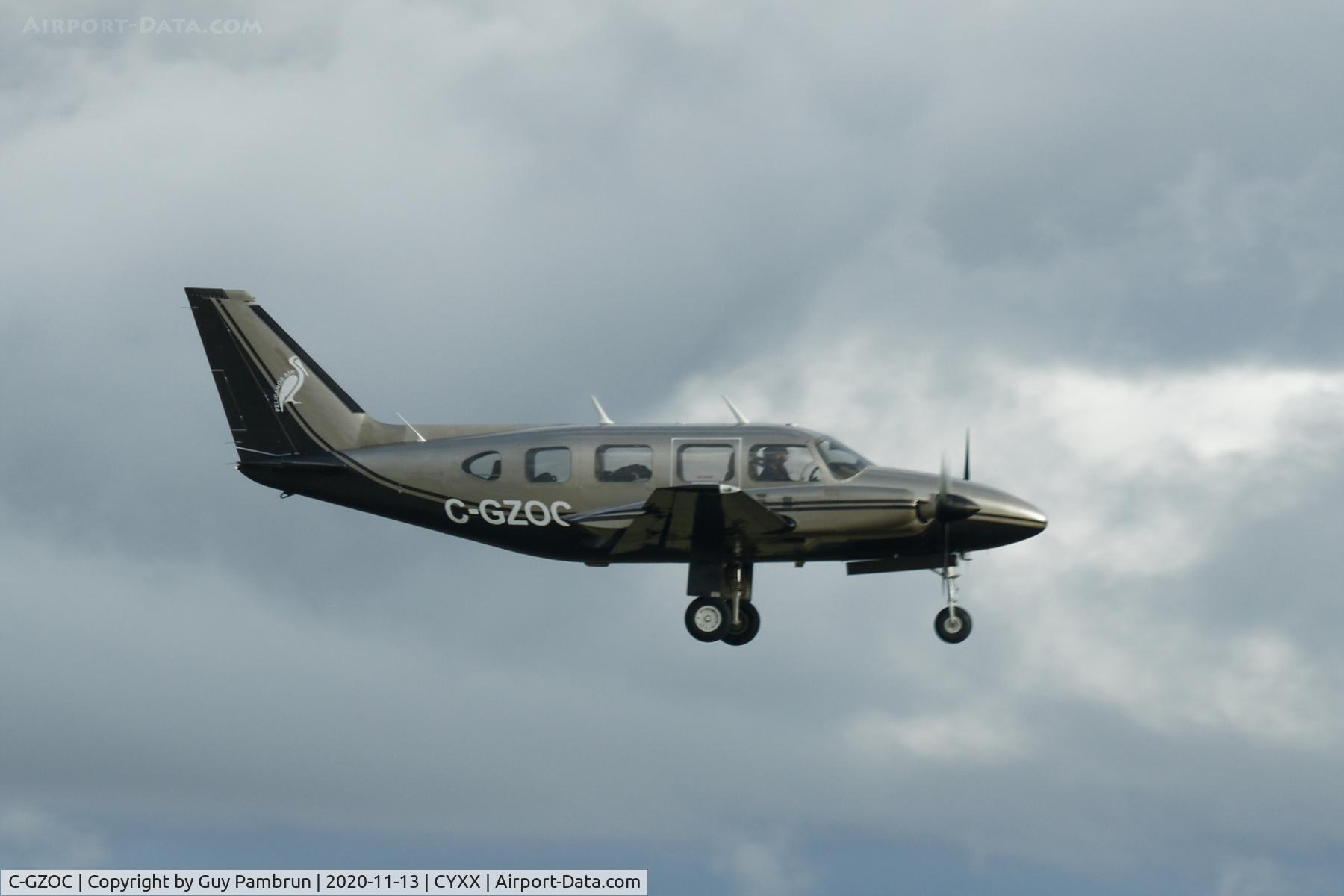 C-GZOC, 1975 Piper PA-31-325 Navajo C/R C/N 31-7512018, On final for 19