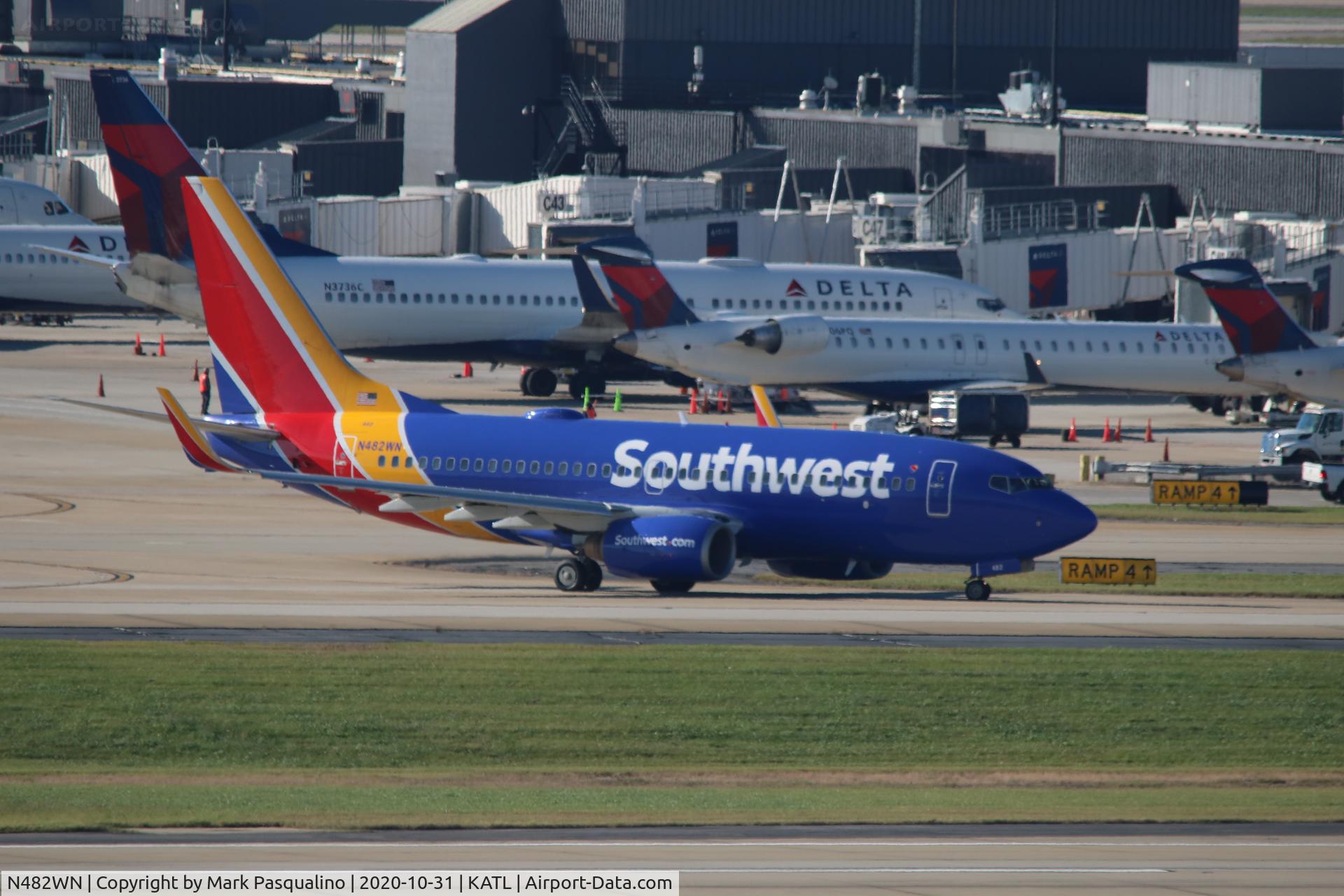 N482WN, 2004 Boeing 737-7H4 C/N 29852, Boeing 737-7H4
