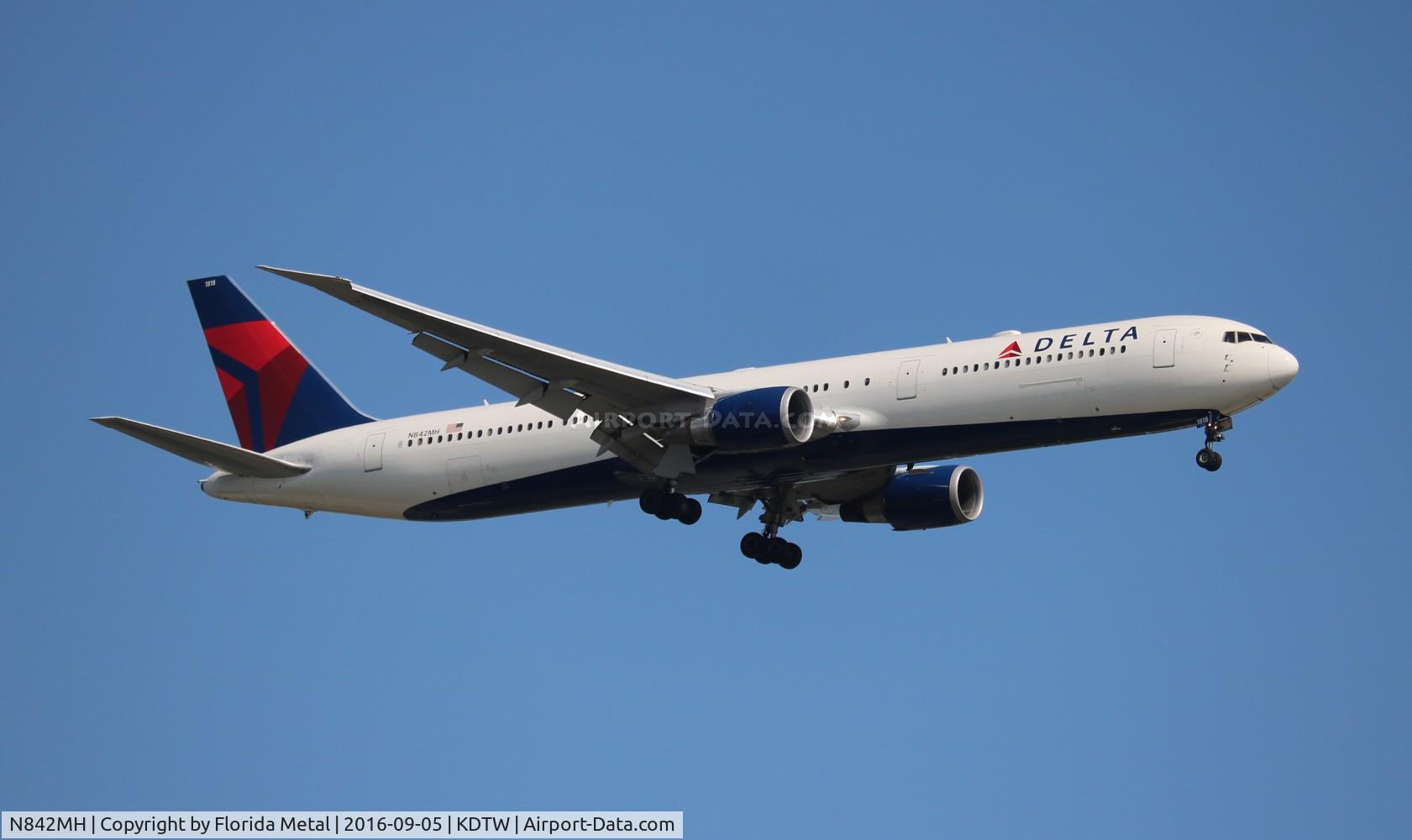 N842MH, 2001 Boeing 767-432/ER C/N 29715, DTW spotting 2016