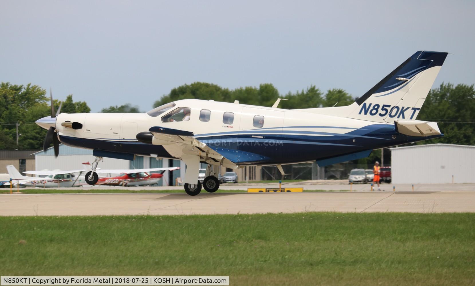 N850KT, Socata TBM-700 C/N 566, EAA OSH 2018