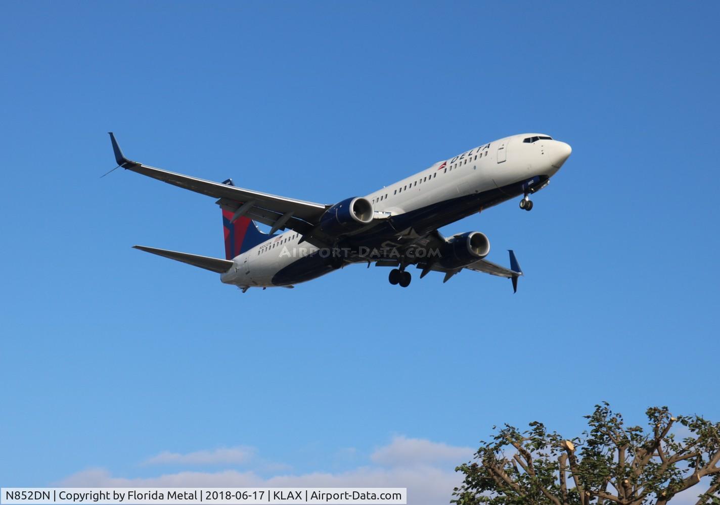 N852DN, 2016 Boeing 737-932/ER C/N 31963, LAX spotting 2018