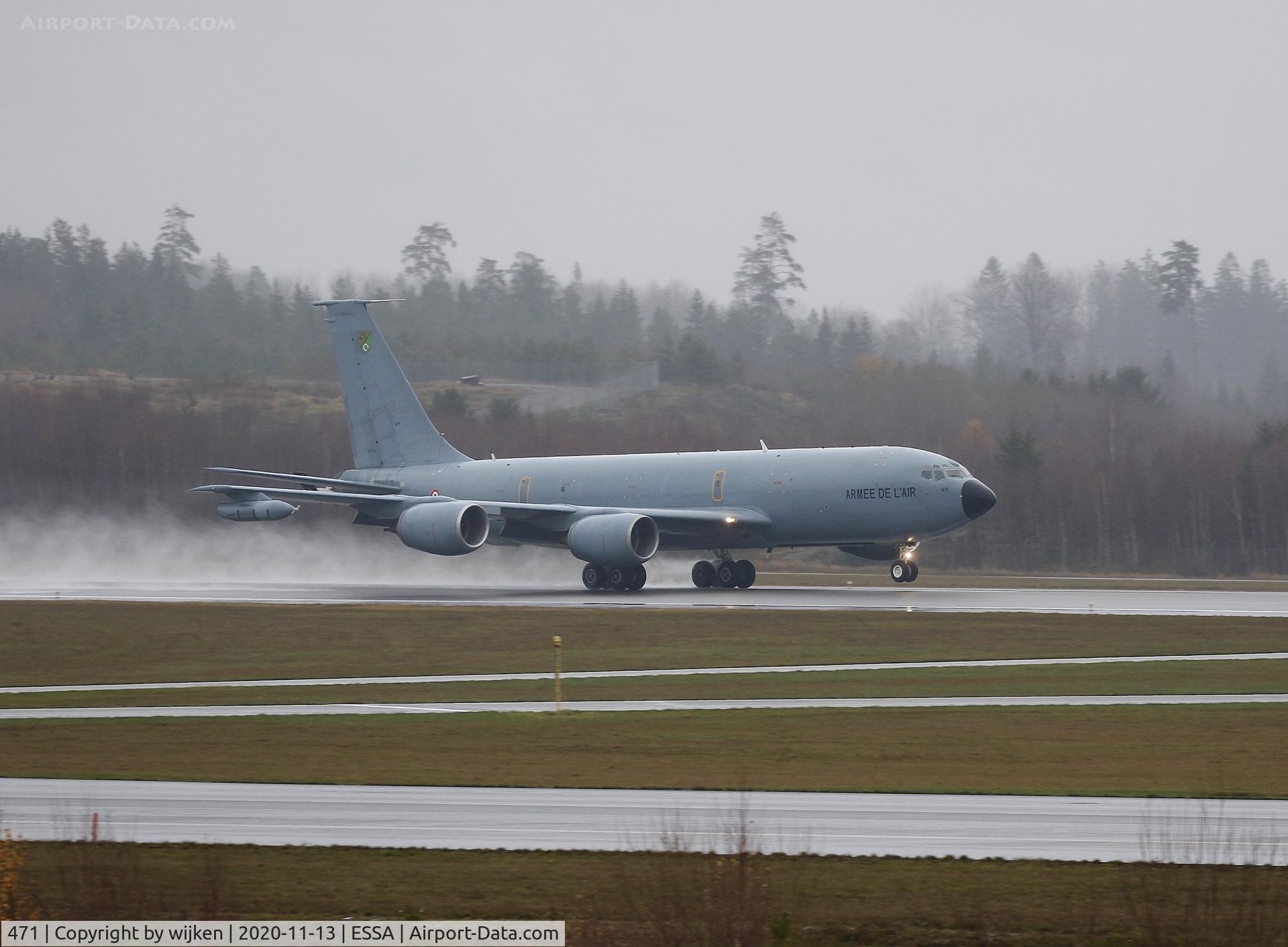 471, 1964 Boeing C-135FR Stratotanker C/N 18680, RWY 19L