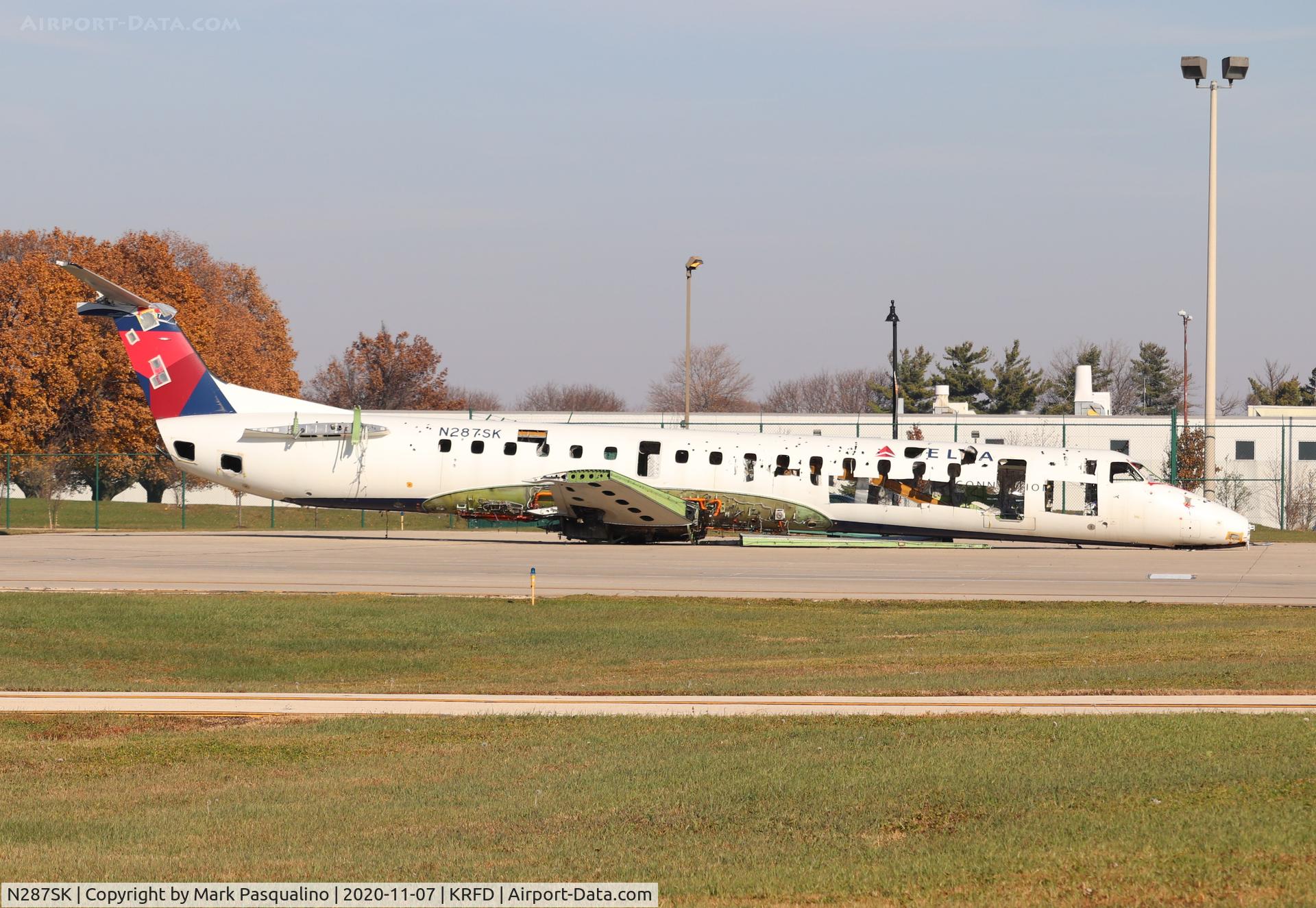 N287SK, 2001 Embraer ERJ-145LR (EMB-145LR) C/N 145460, EMB-145LR