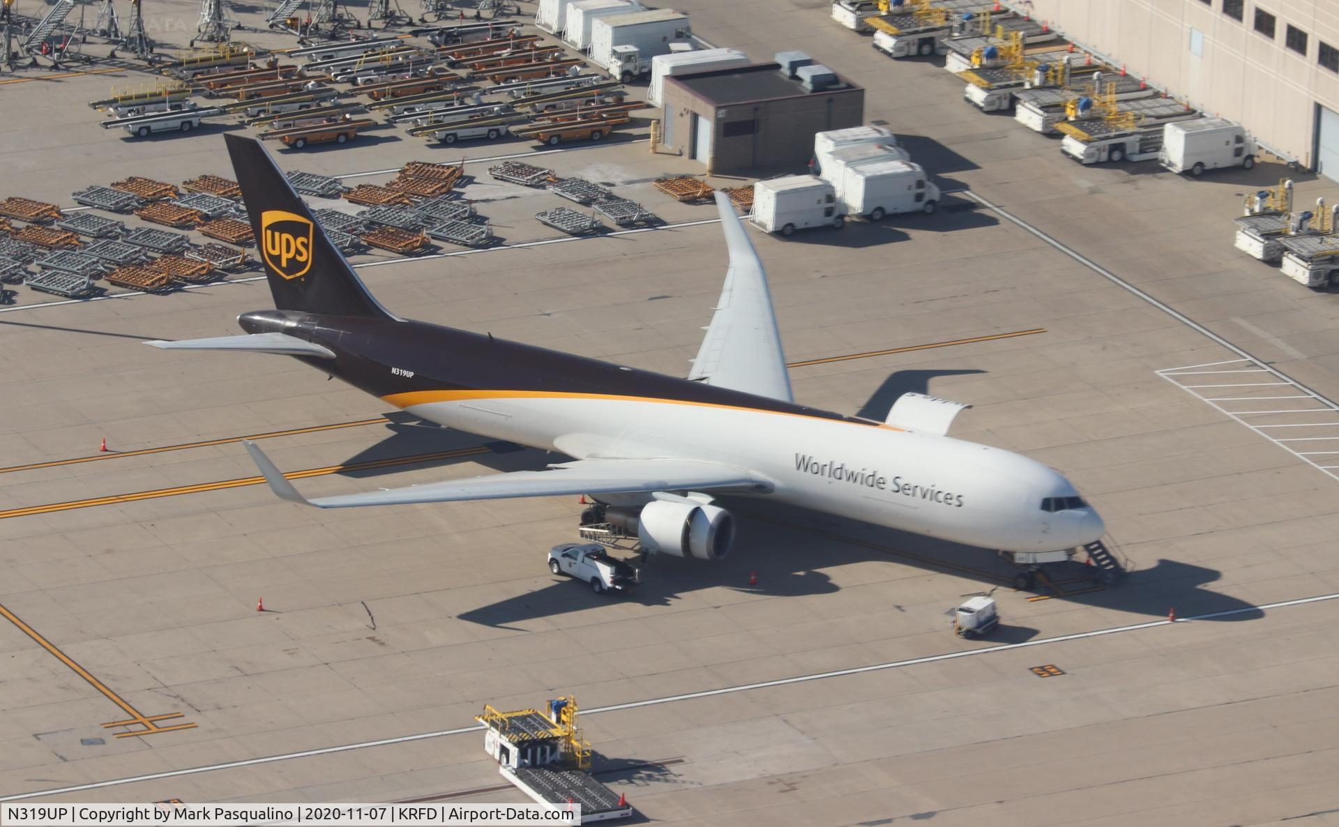 N319UP, 1997 Boeing 767-34AF C/N 27758, Boeing 767-34AF