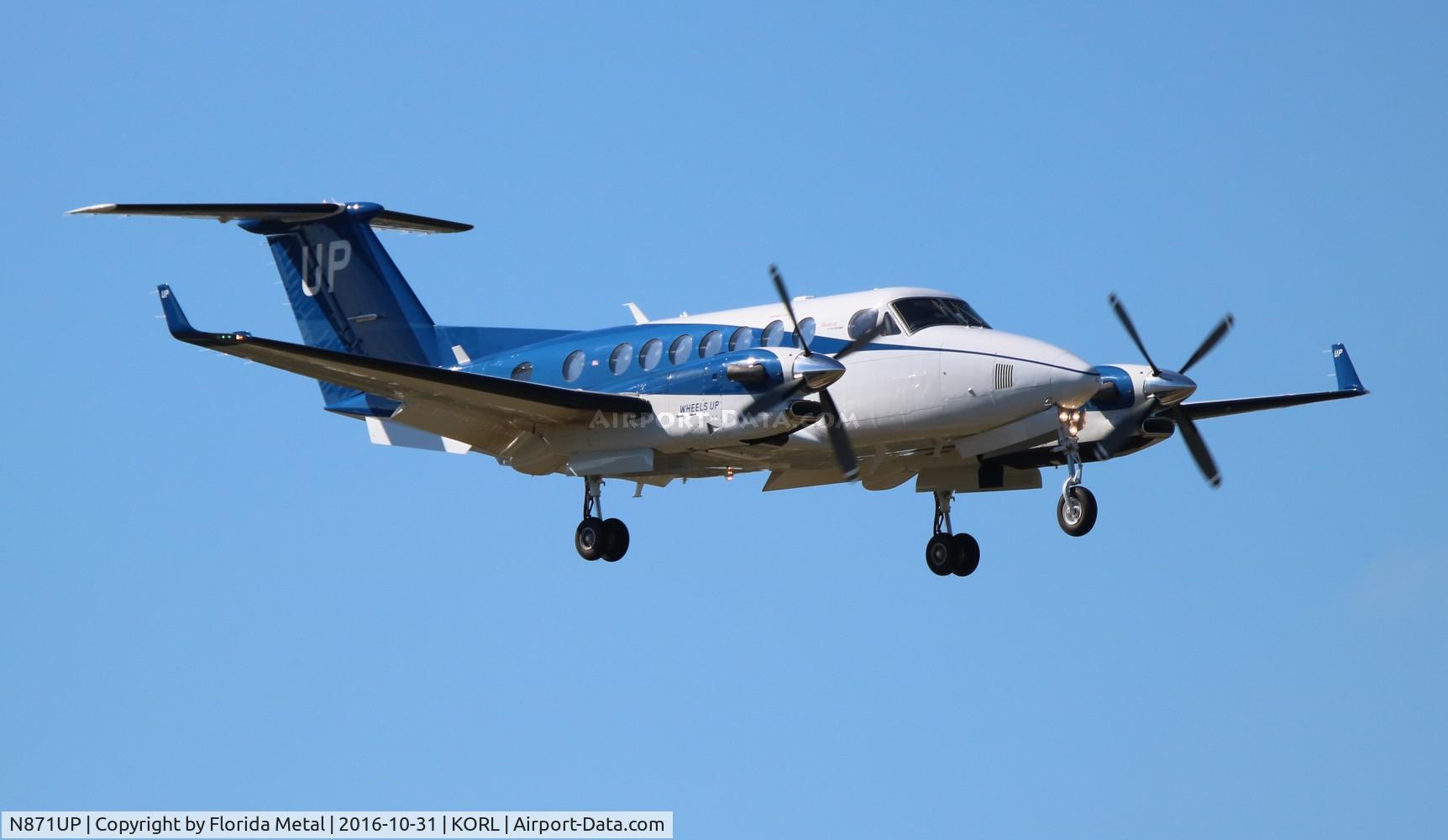 N871UP, 2016 Beechcraft B300 Super King Air 350 C/N FL-1075, NBAA ORL 2016