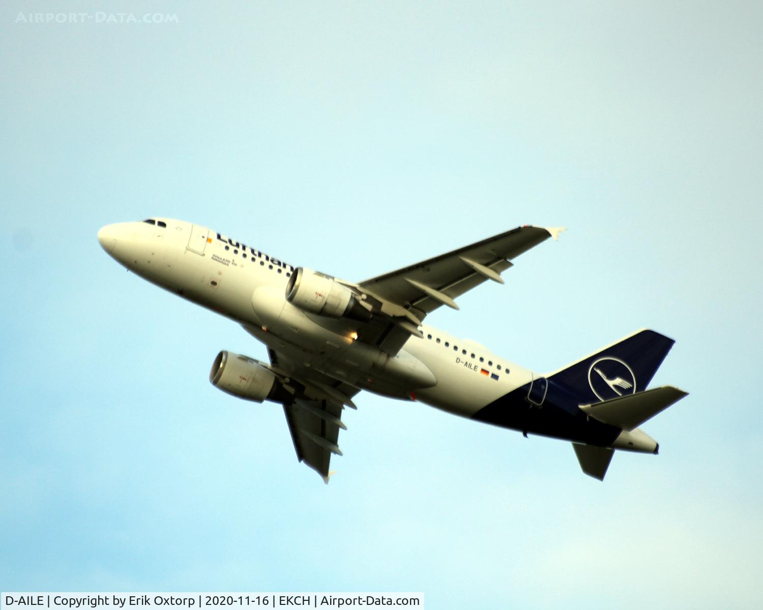 D-AILE, 1996 Airbus A319-114 C/N 627, D-AILE taking off rw 22R