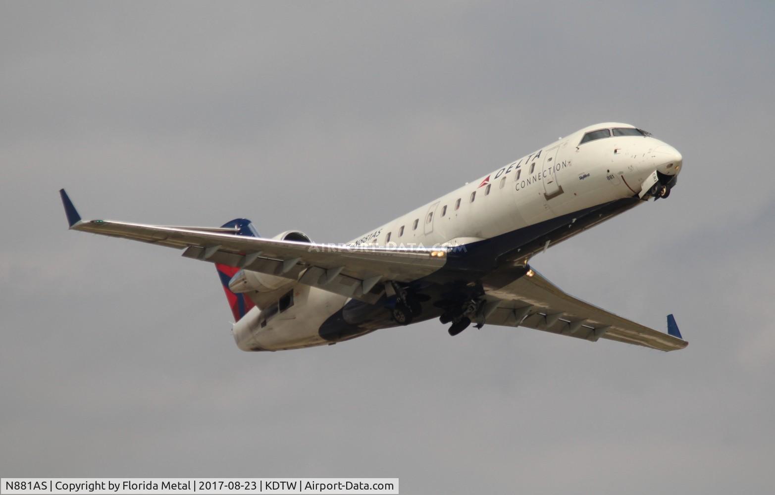 N881AS, 2001 Bombardier CRJ-200ER (CL-600-2B19) C/N 7496, DTW spotting 2017