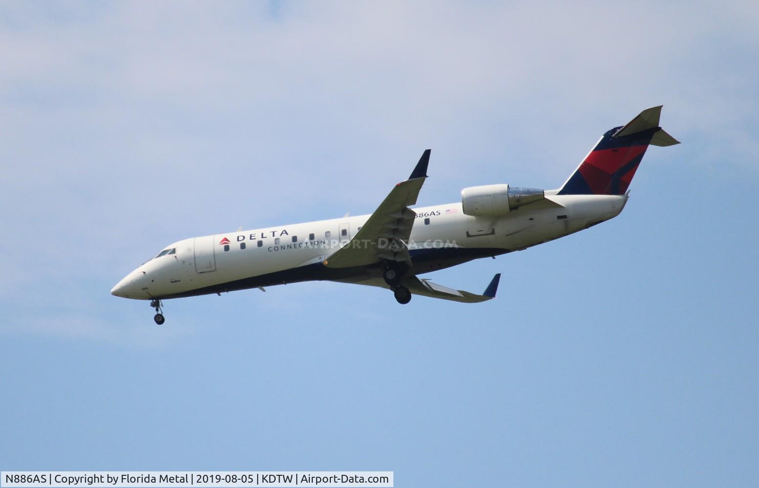 N886AS, 2001 Bombardier CRJ-200ER (CL-600-2B19) C/N 7531, DTW spotting 2019