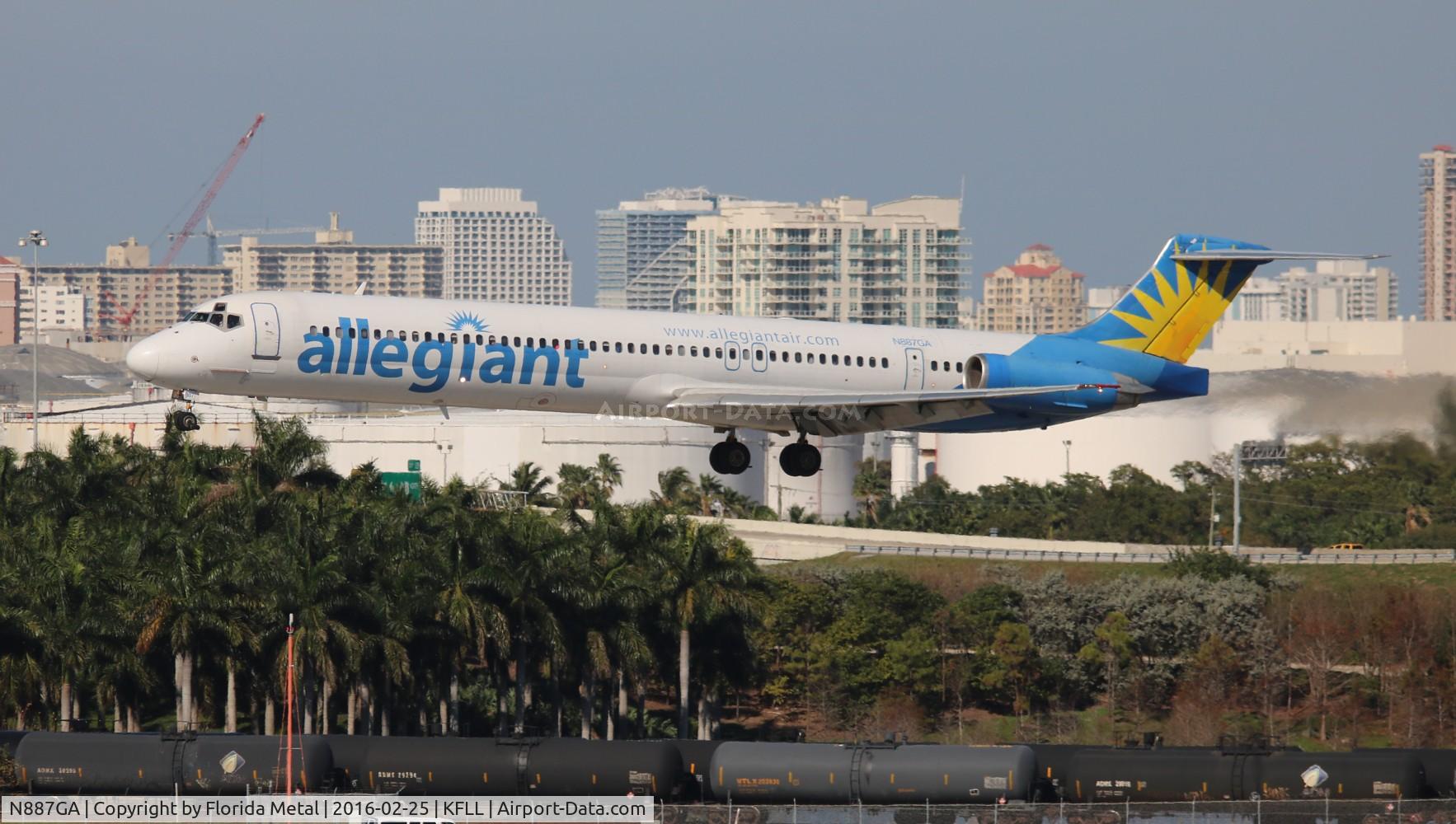 N887GA, 1990 McDonnell Douglas MD-82 (DC-9-82) C/N 49932, FLL spotting 2016