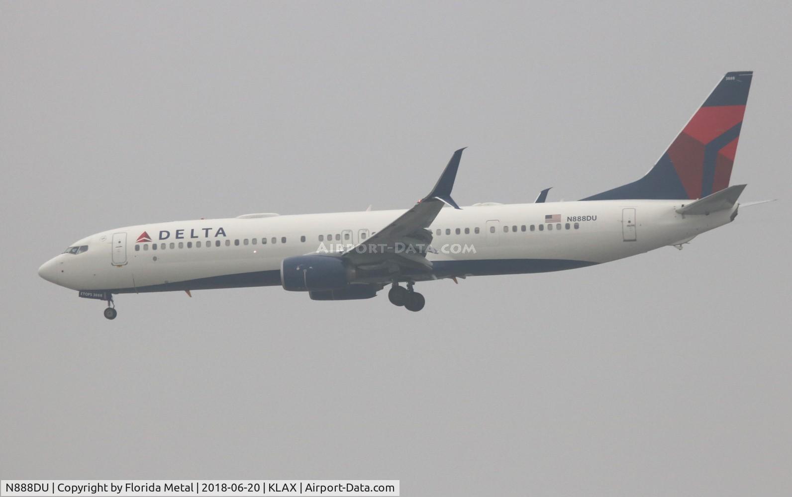 N888DU, 2017 Boeing 737-932/ER C/N 31999, LAX spotting 2018