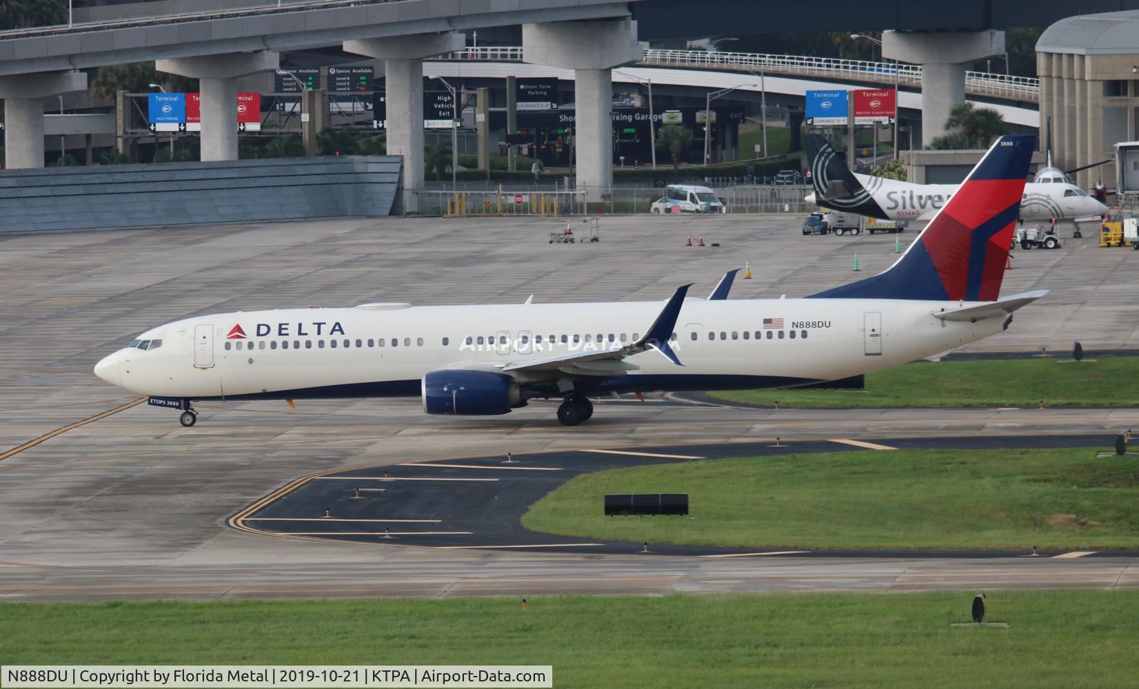 N888DU, 2017 Boeing 737-932/ER C/N 31999, TPA spotting 2019