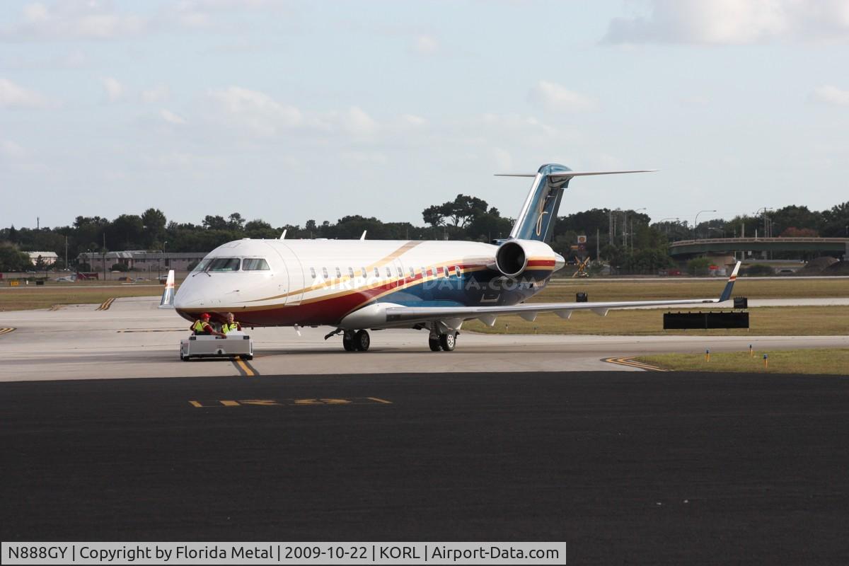 N888GY, 2001 Bombardier CRJ-200ER (CL-600-2B19) C/N 7471, NBAA ORL 2009