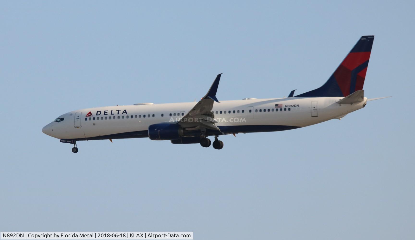 N892DN, 2018 Boeing 737-932/ER C/N 32000, LAX spotting 2018