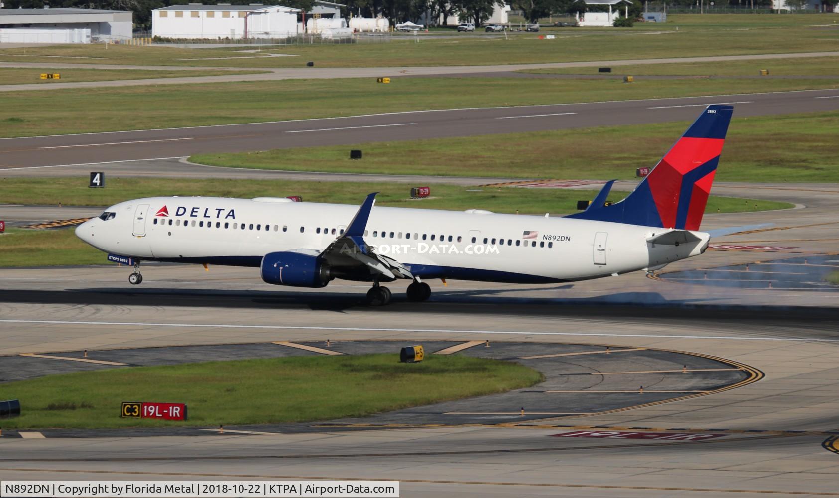 N892DN, 2018 Boeing 737-932/ER C/N 32000, TPA spotting 2018