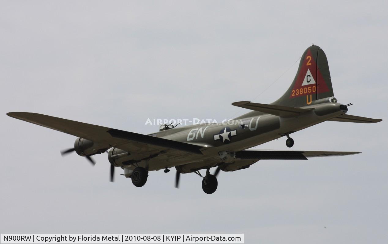 N900RW, 1944 Boeing B-17G Flying Fortress C/N 8627, TOM YIP 2010