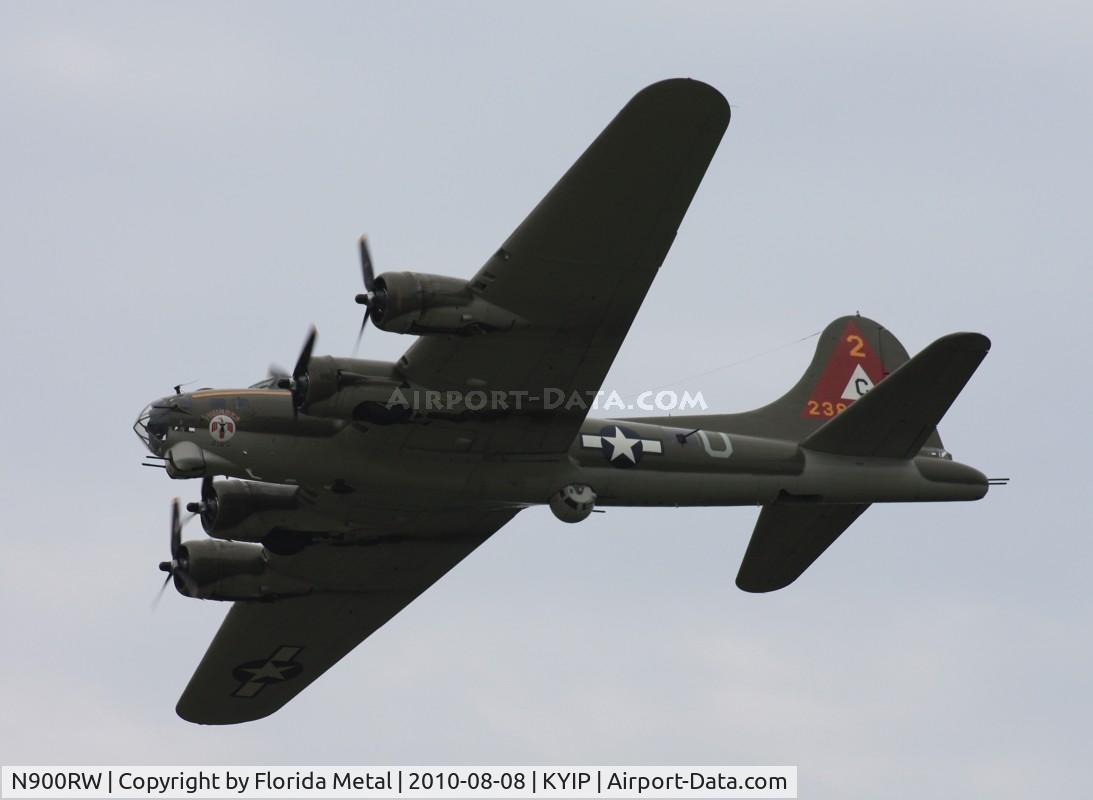 N900RW, 1944 Boeing B-17G Flying Fortress C/N 8627, TOM YIP 2010