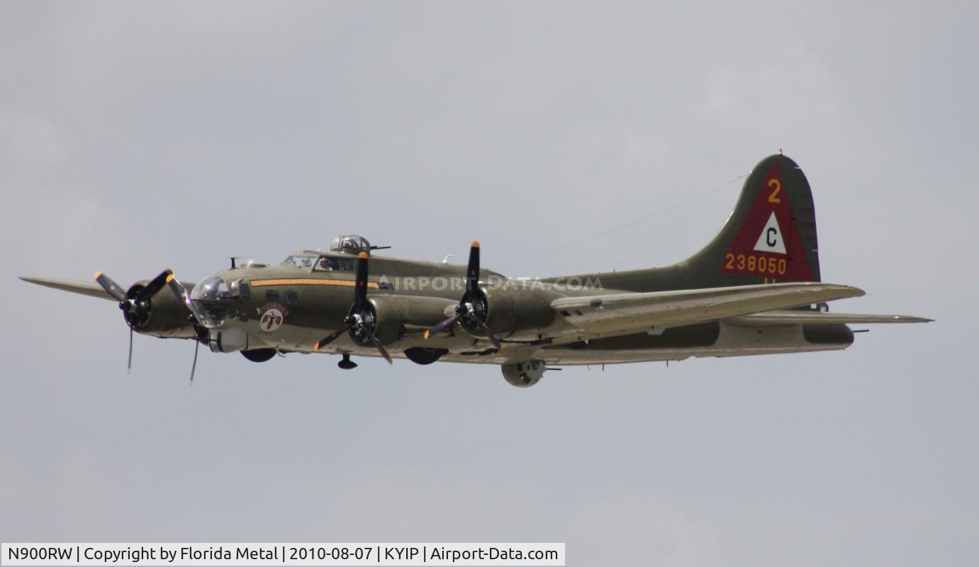 N900RW, 1944 Boeing B-17G Flying Fortress C/N 8627, TOM YIP 2010