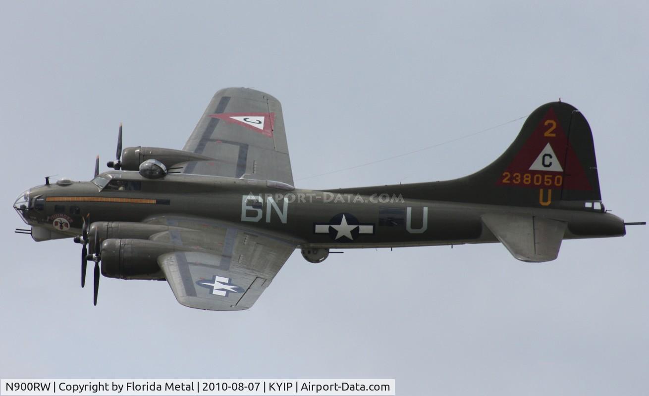N900RW, 1944 Boeing B-17G Flying Fortress C/N 8627, TOM YIP 2010