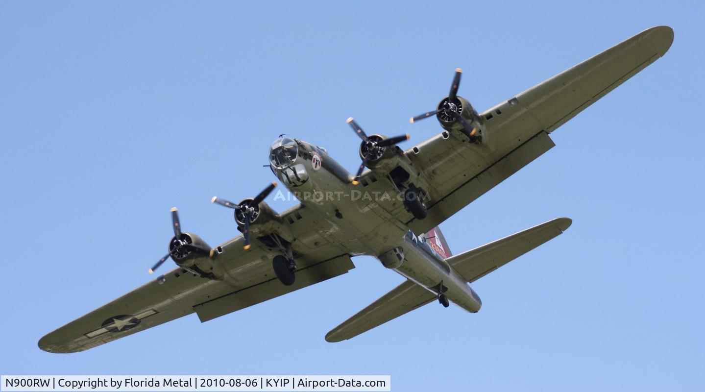 N900RW, 1944 Boeing B-17G Flying Fortress C/N 8627, TOM YIP 2010