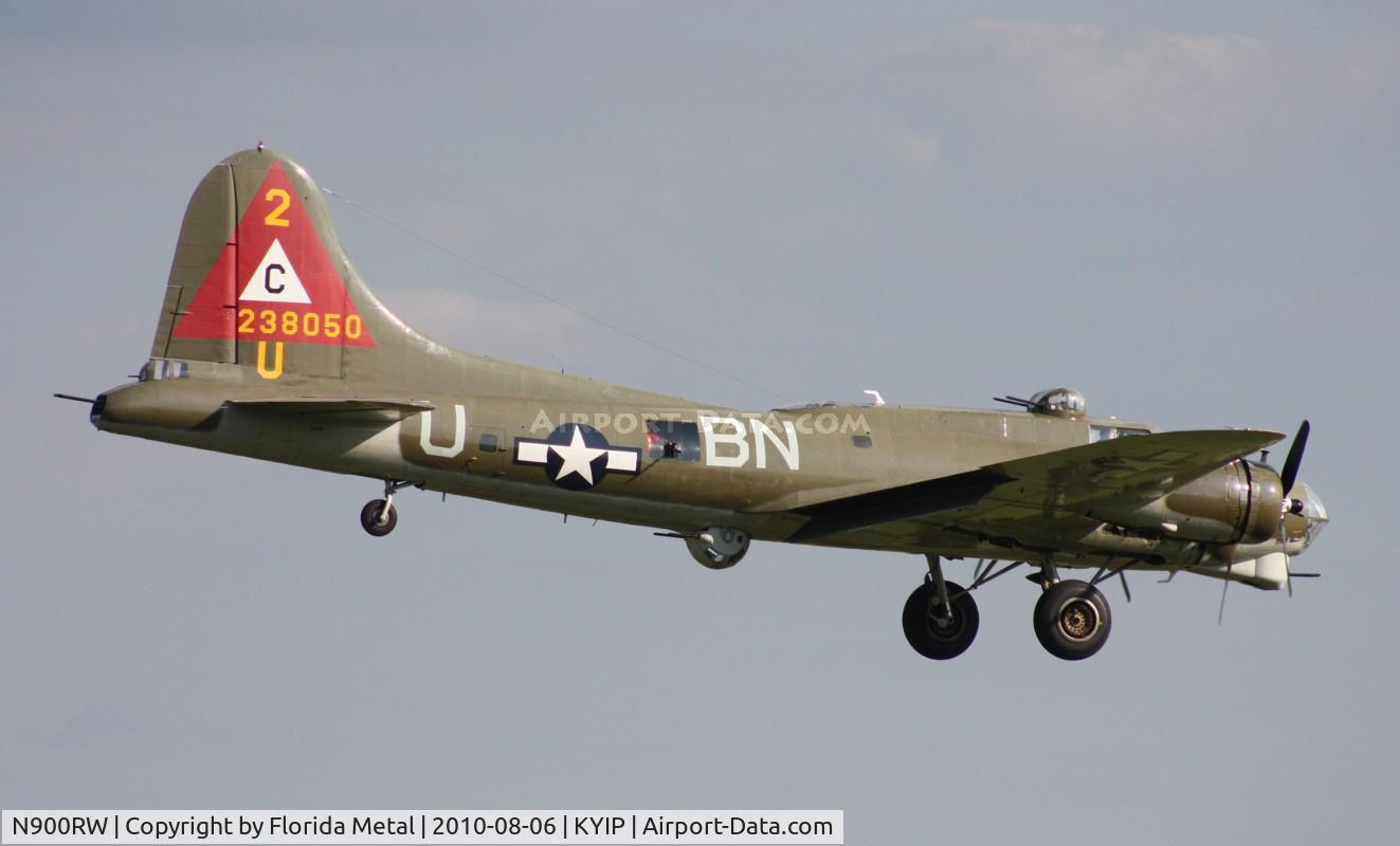 N900RW, 1944 Boeing B-17G Flying Fortress C/N 8627, TOM YIP 2010