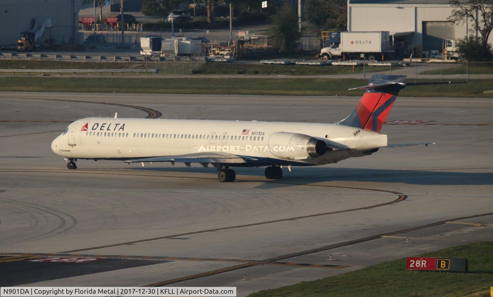 N901DA, 1995 McDonnell Douglas MD-90-30 C/N 53381, FLL spotting 2017