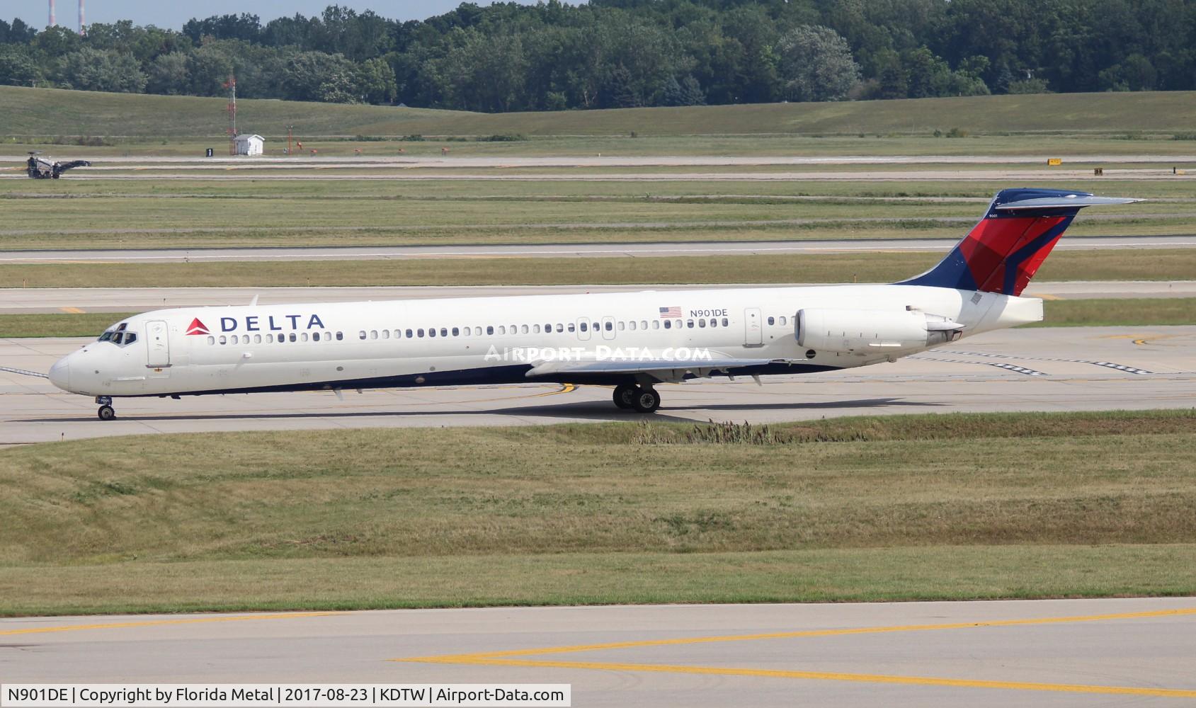N901DE, 1992 McDonnell Douglas MD-88 C/N 53378, DTW spotting 2017