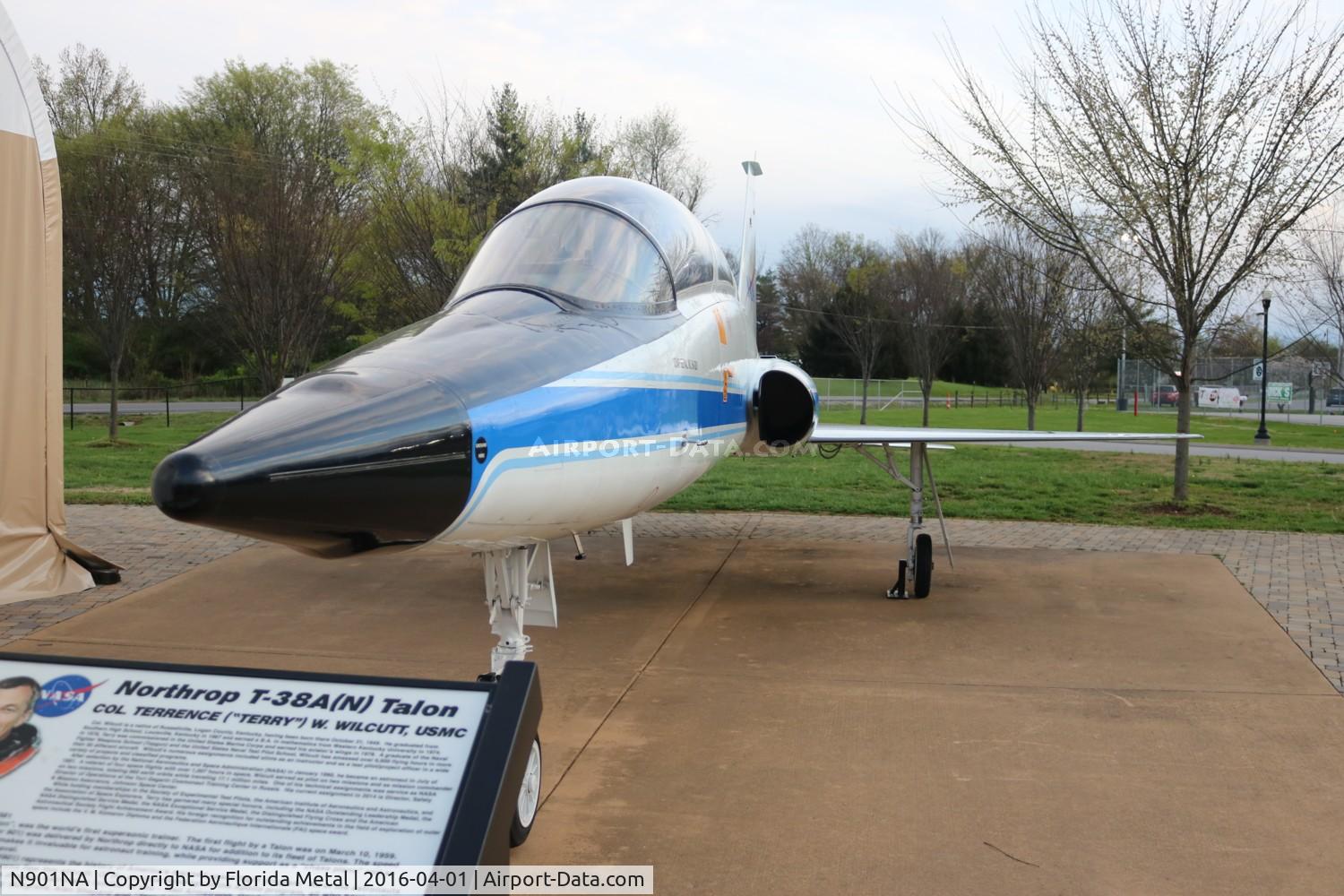N901NA, 1966 Northrop T-38A Talon C/N See comment., Bowling Green Gate Guard 2016