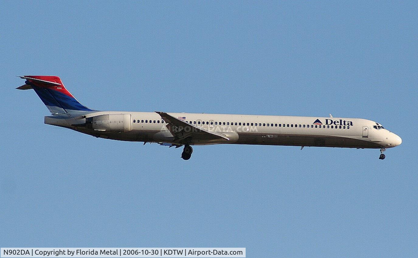 N902DA, 1994 McDonnell Douglas MD-90-30 C/N 53382, DTW spotting 2006