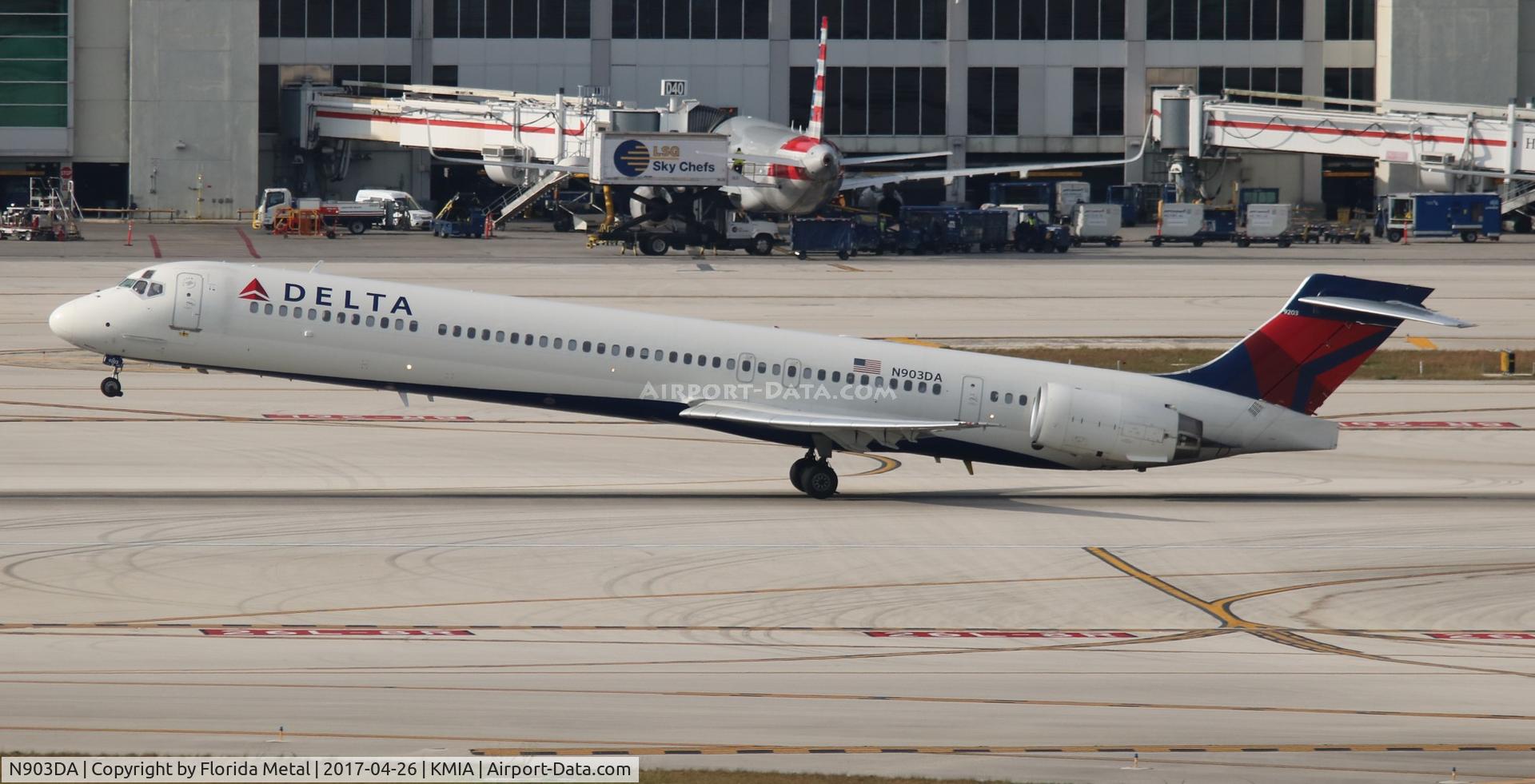 N903DA, 1995 McDonnell Douglas MD-90-30 C/N 53383, MIA spotting 2017