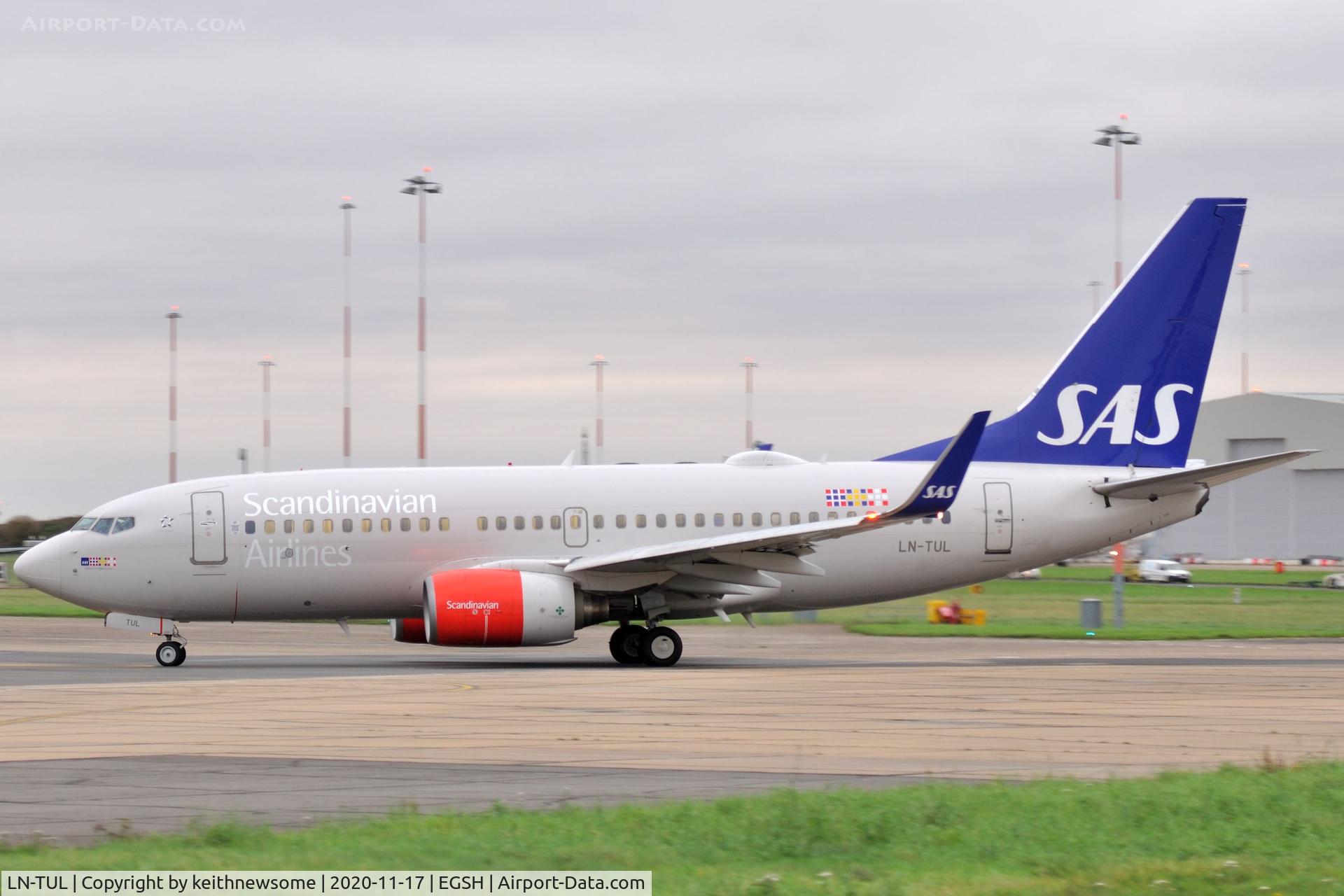 LN-TUL, 2002 Boeing 737-705 C/N 29097, Leaving Norwich for Oslo.