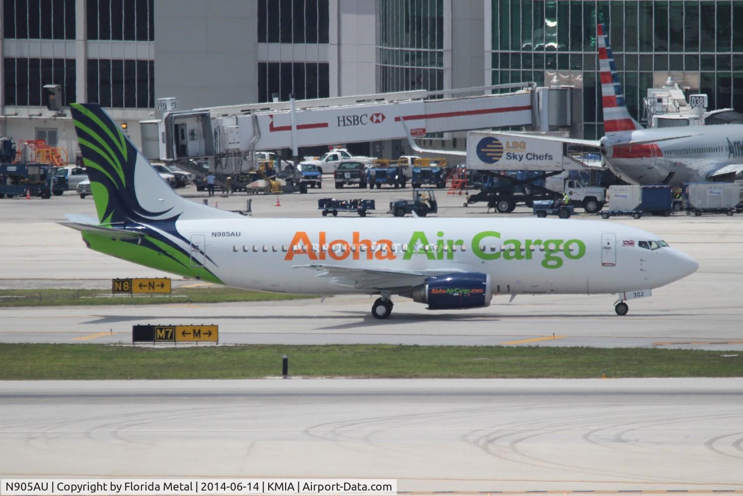 N905AU, 1995 Boeing 737-330 C/N 27905, MIA spotting 2014