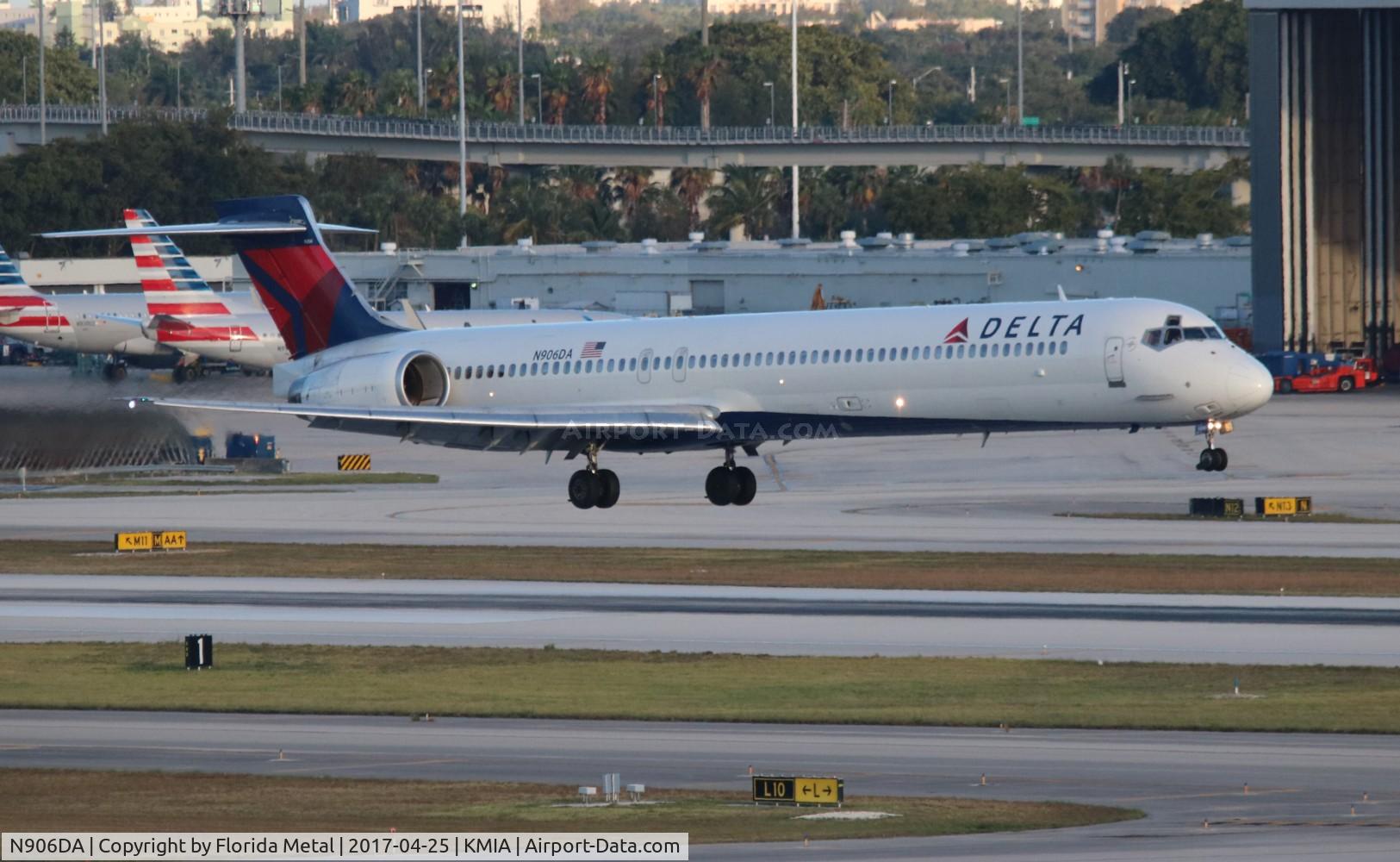 N906DA, 1995 McDonnell Douglas MD-90-30 C/N 53386, MIA spotting 2017