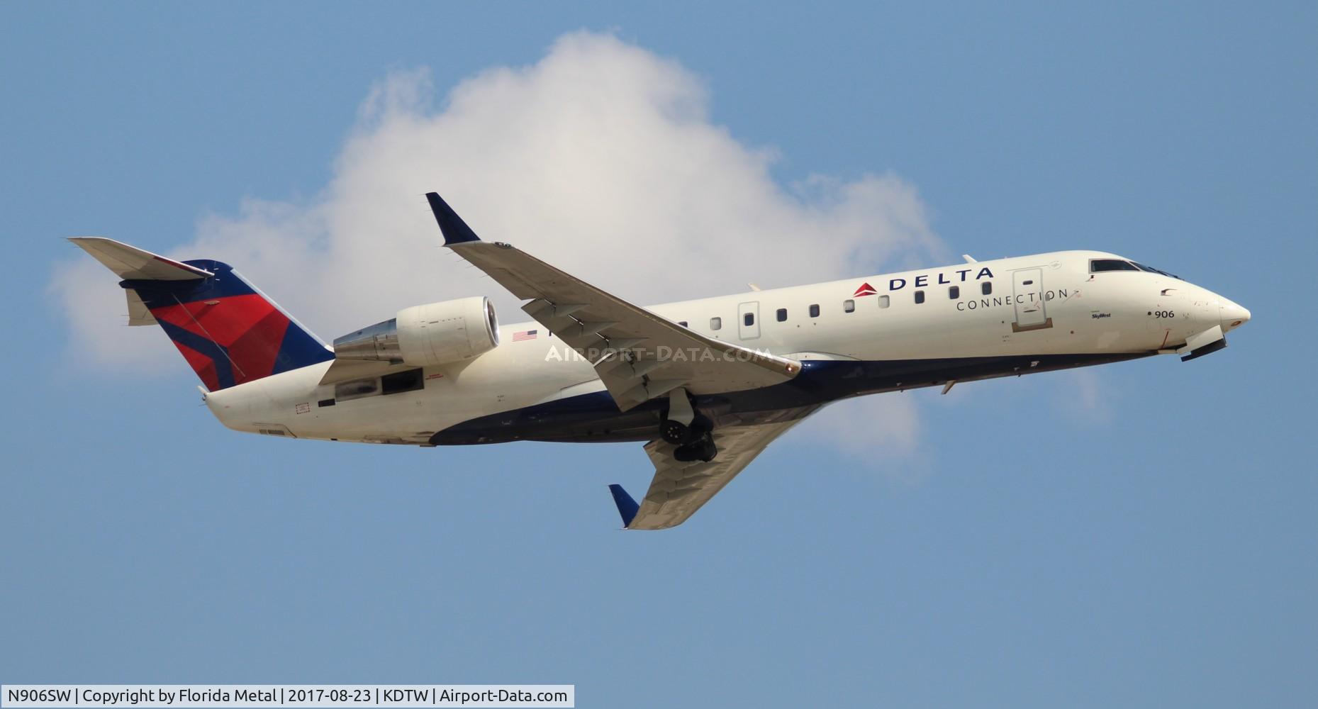 N906SW, 2001 Bombardier CRJ-200LR (CL-600-2B19) C/N 7510, DTW spotting 2017