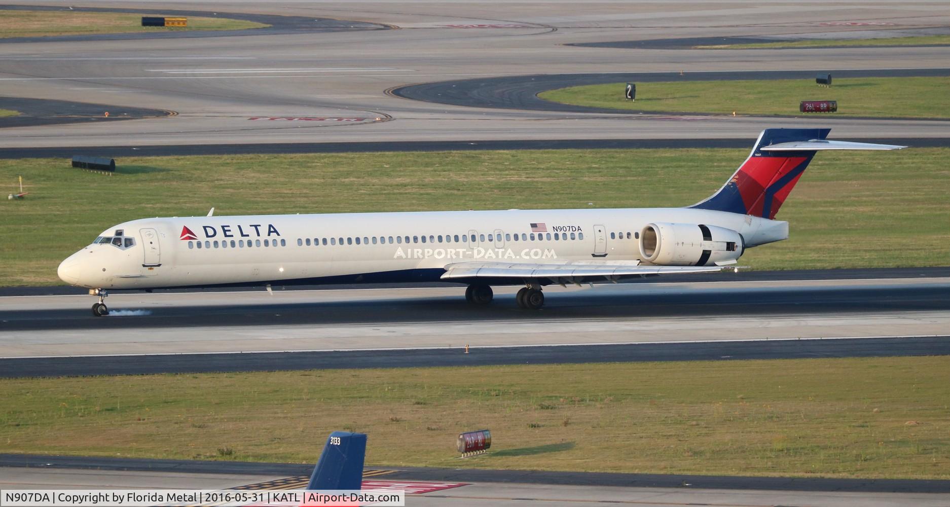 N907DA, 1995 McDonnell Douglas MD-90-30 C/N 53387, ATL spotting 2016