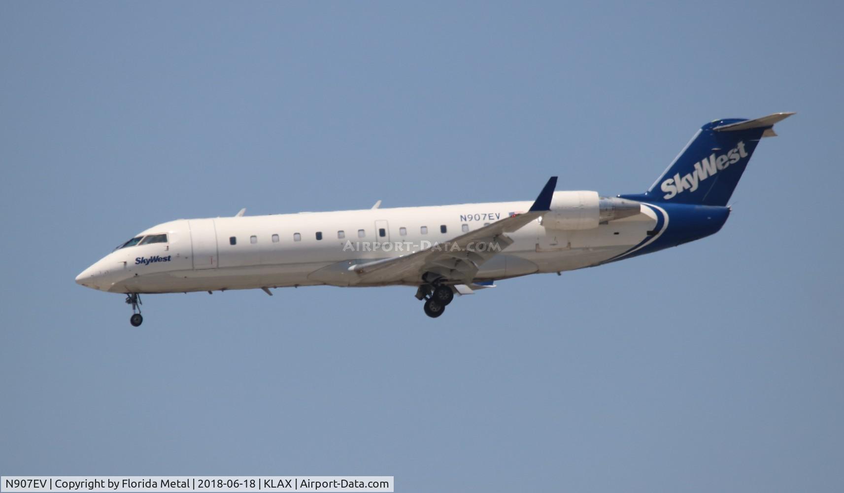 N907EV, 2002 Bombardier CRJ-200ER (CL-600-2B19) C/N 7648, LAX spotting 2018