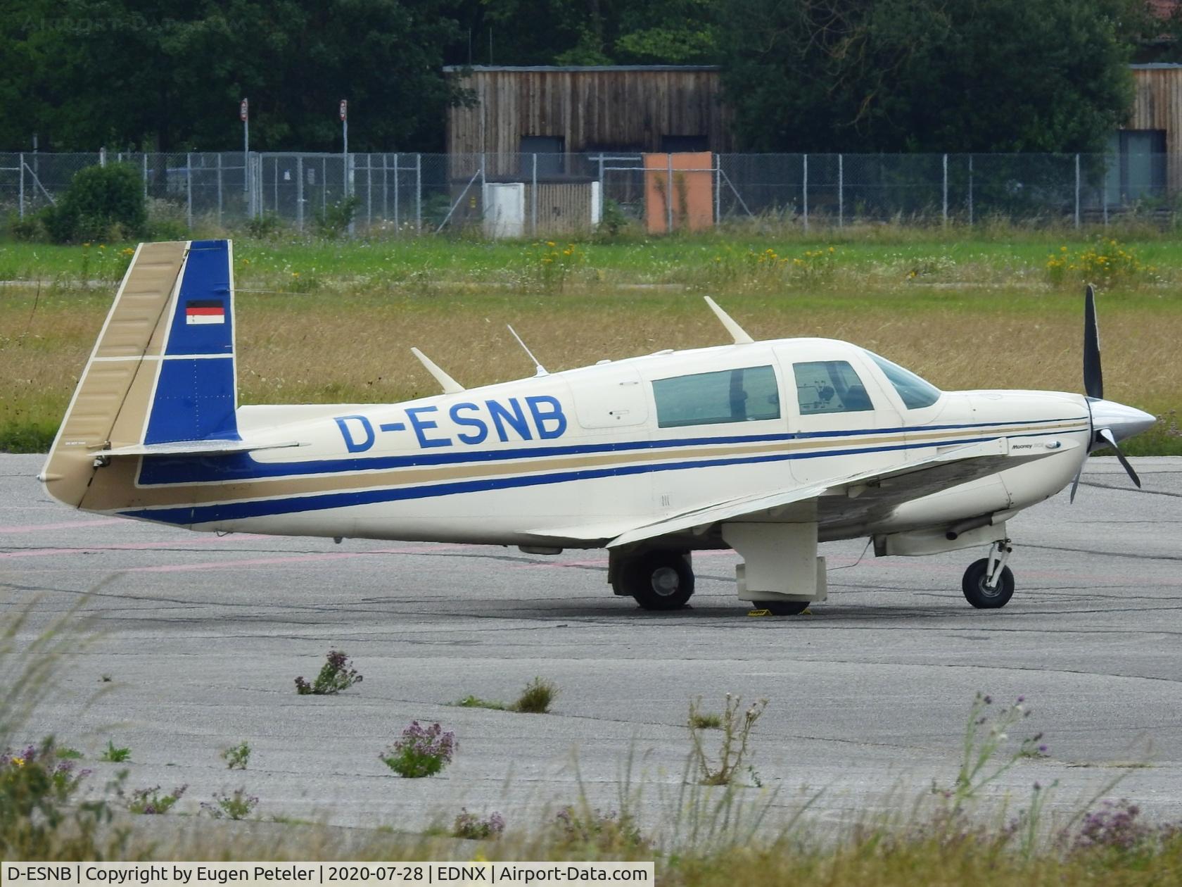 D-ESNB, 1994 Mooney M20J 201 C/N 24-0426, Resting on the apron in Schleissheim