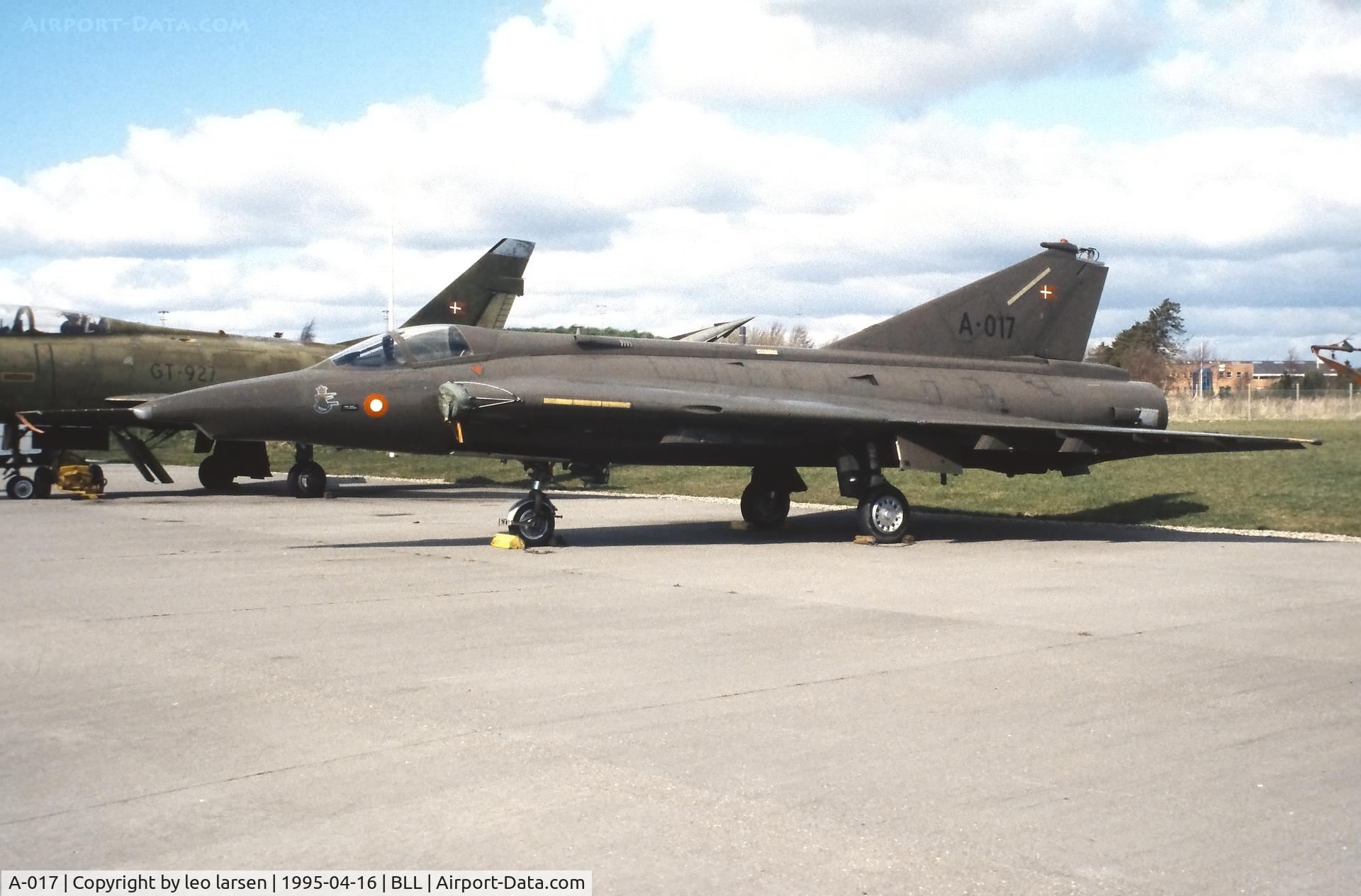 A-017, 1971 Saab F-35 Draken C/N 35-1017, Billund Museum 16.4.1995
