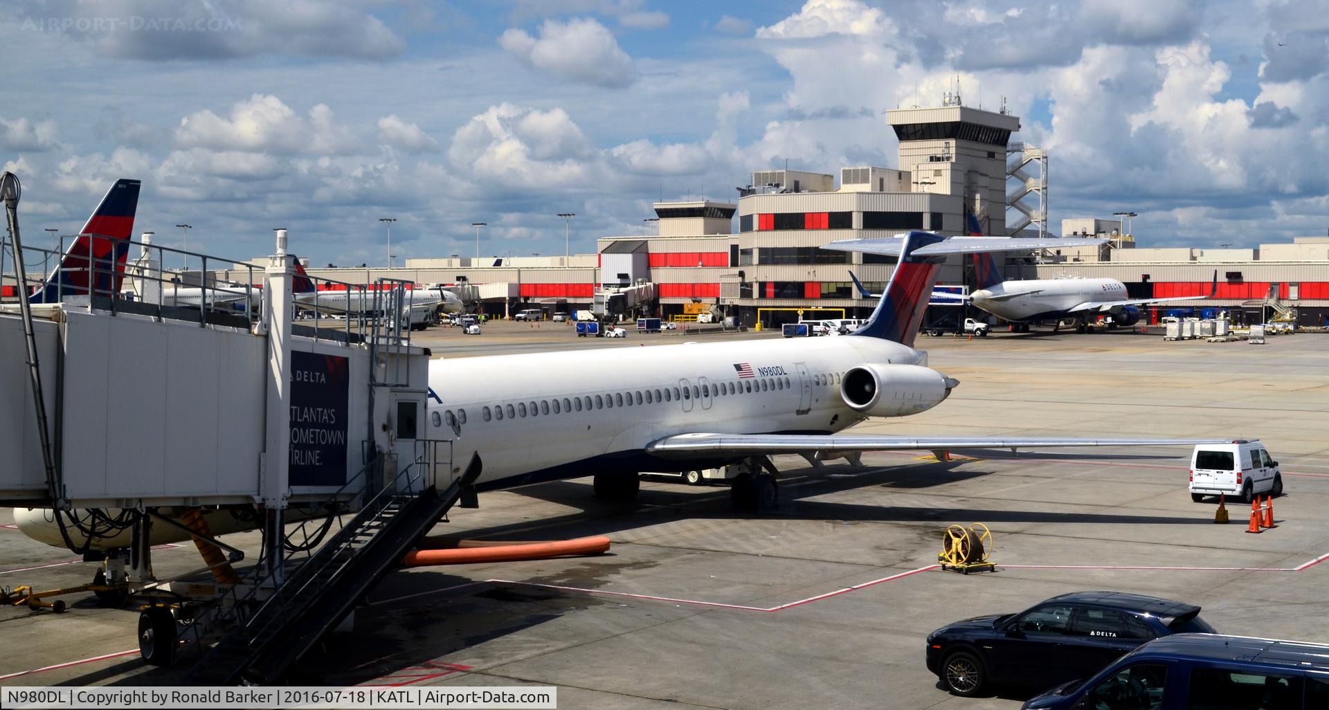 N980DL, 1991 McDonnell Douglas MD-88 C/N 53267, At the gate Atlanta