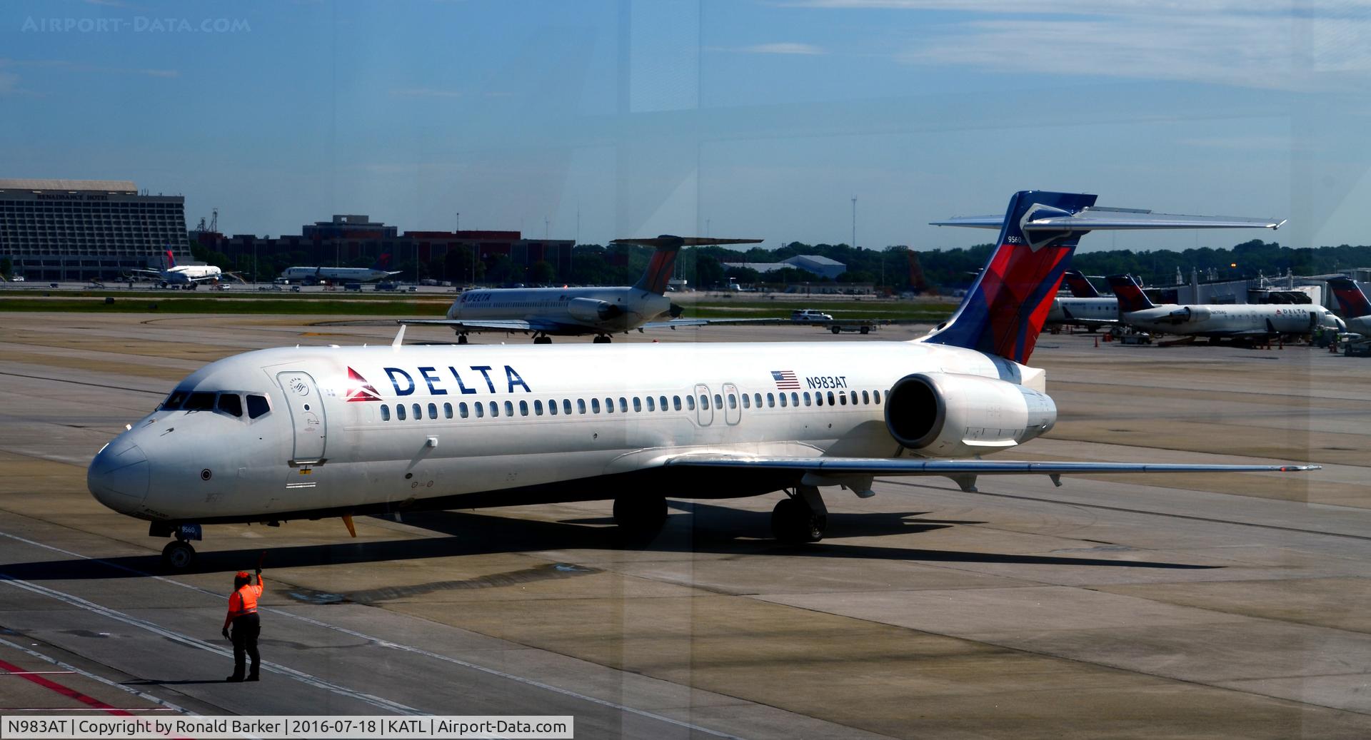 N983AT, 2005 Boeing 717-200 C/N 55052, Taxi Atlanta