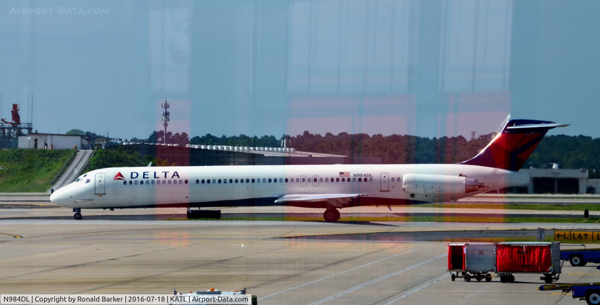 N984DL, 1991 McDonnell Douglas MD-88 C/N 53311, Taxi Atlanta