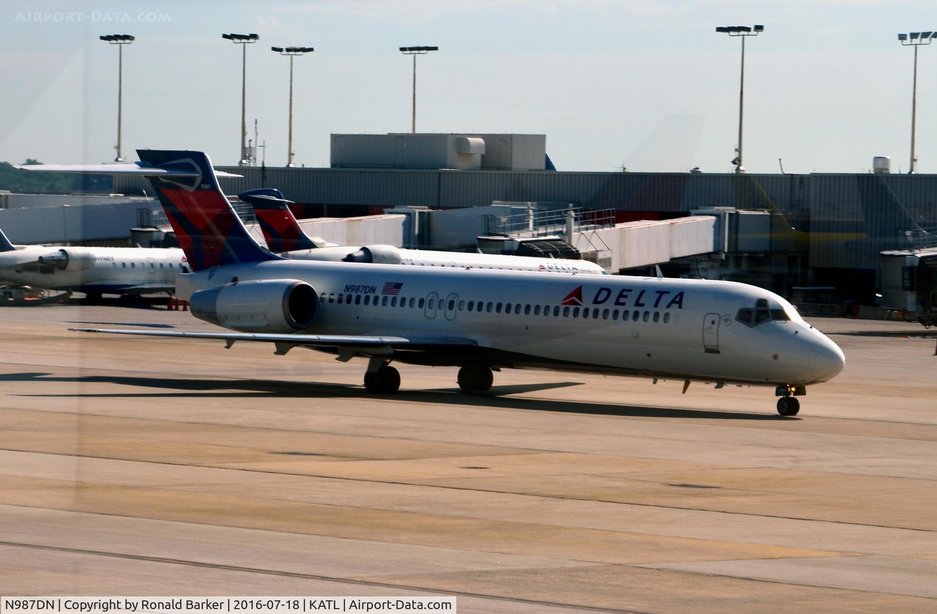 N987DN, 2000 Boeing 717-23S C/N 55064, Taxi Atlanta