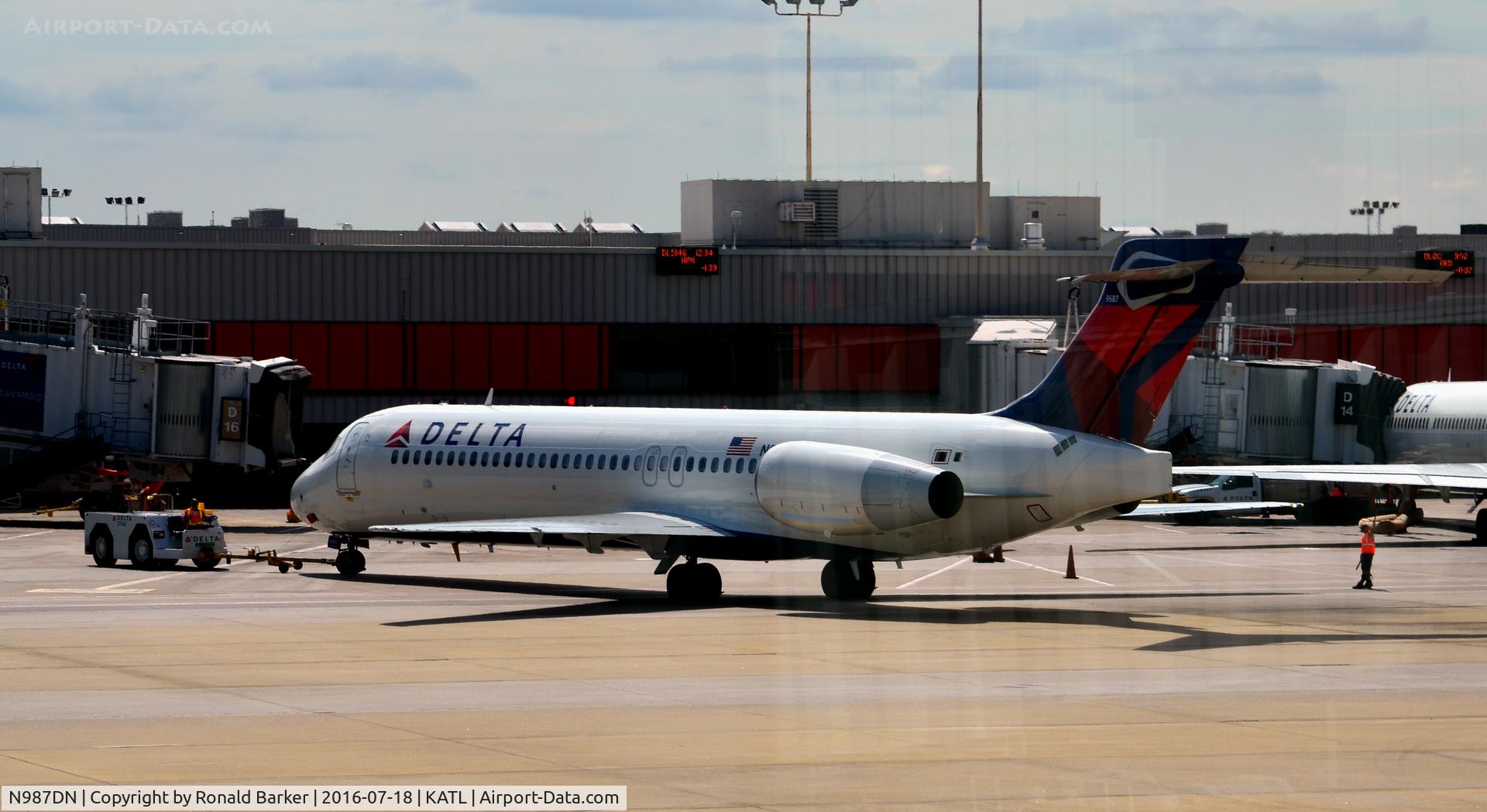 N987DN, 2000 Boeing 717-23S C/N 55064, Pushback Atlanta
