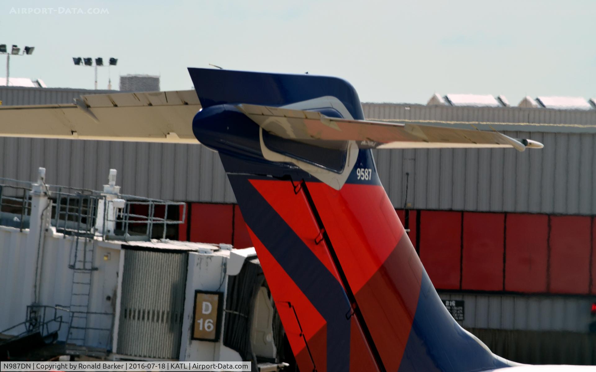 N987DN, 2000 Boeing 717-23S C/N 55064, Pushback Atlanta