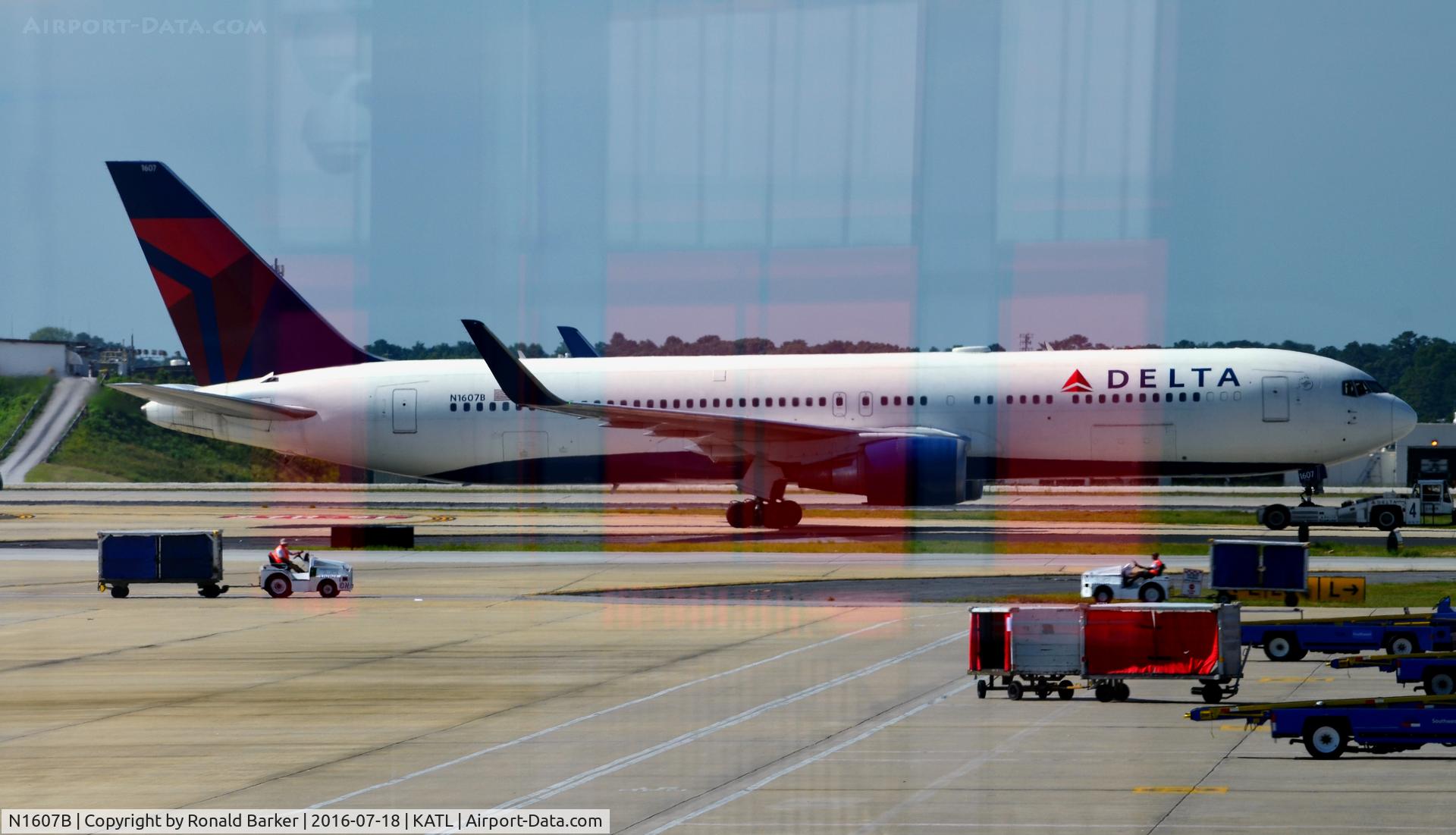 N1607B, 2000 Boeing 767-332 C/N 30388, Towed Atlanta