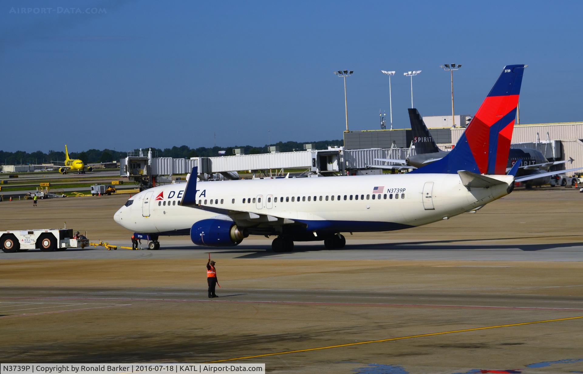 N3739P, 2000 Boeing 737-832 C/N 30541, Pushback Atlanta