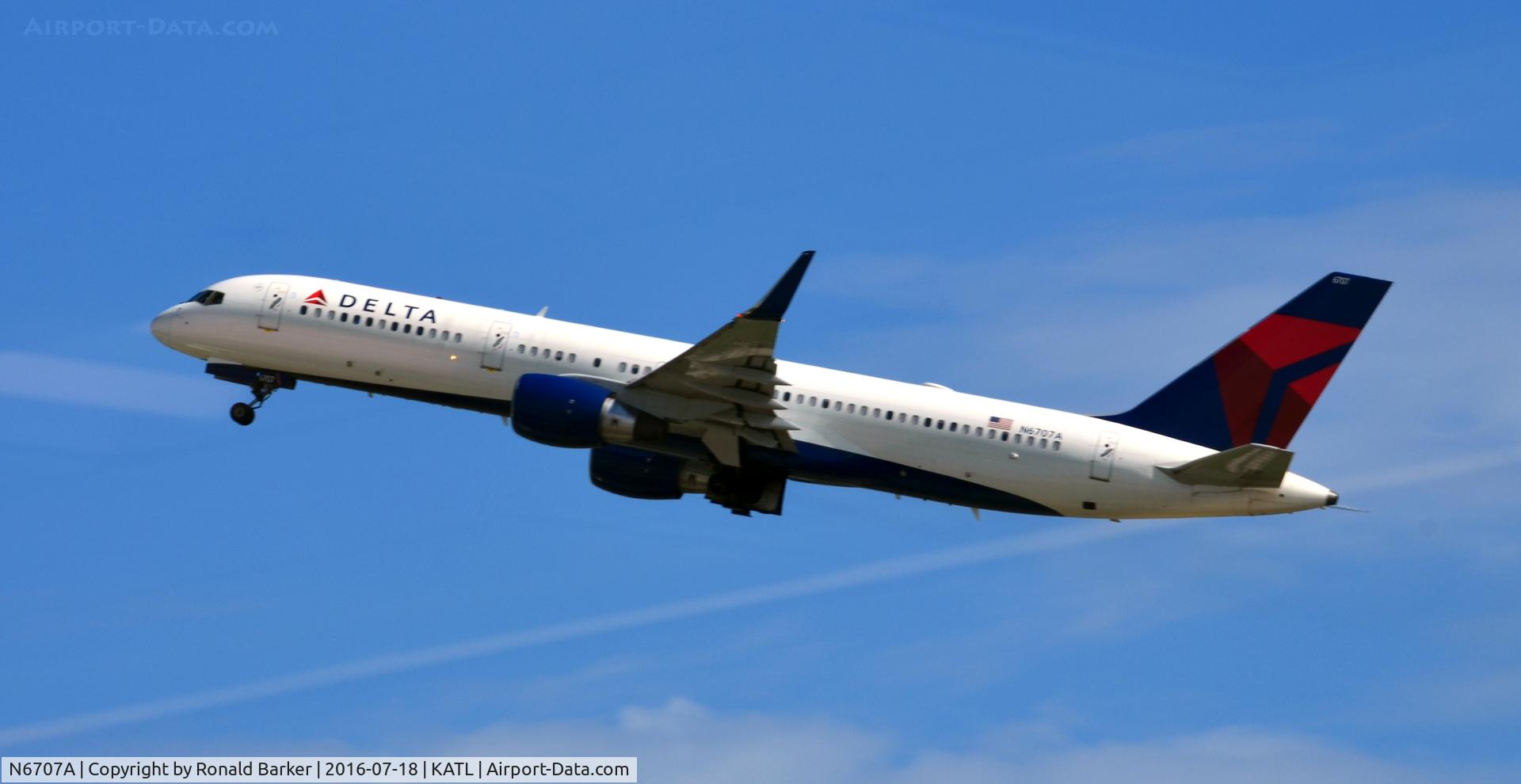 N6707A, 2000 Boeing 757-232 C/N 30395, Takeoff Atlanta